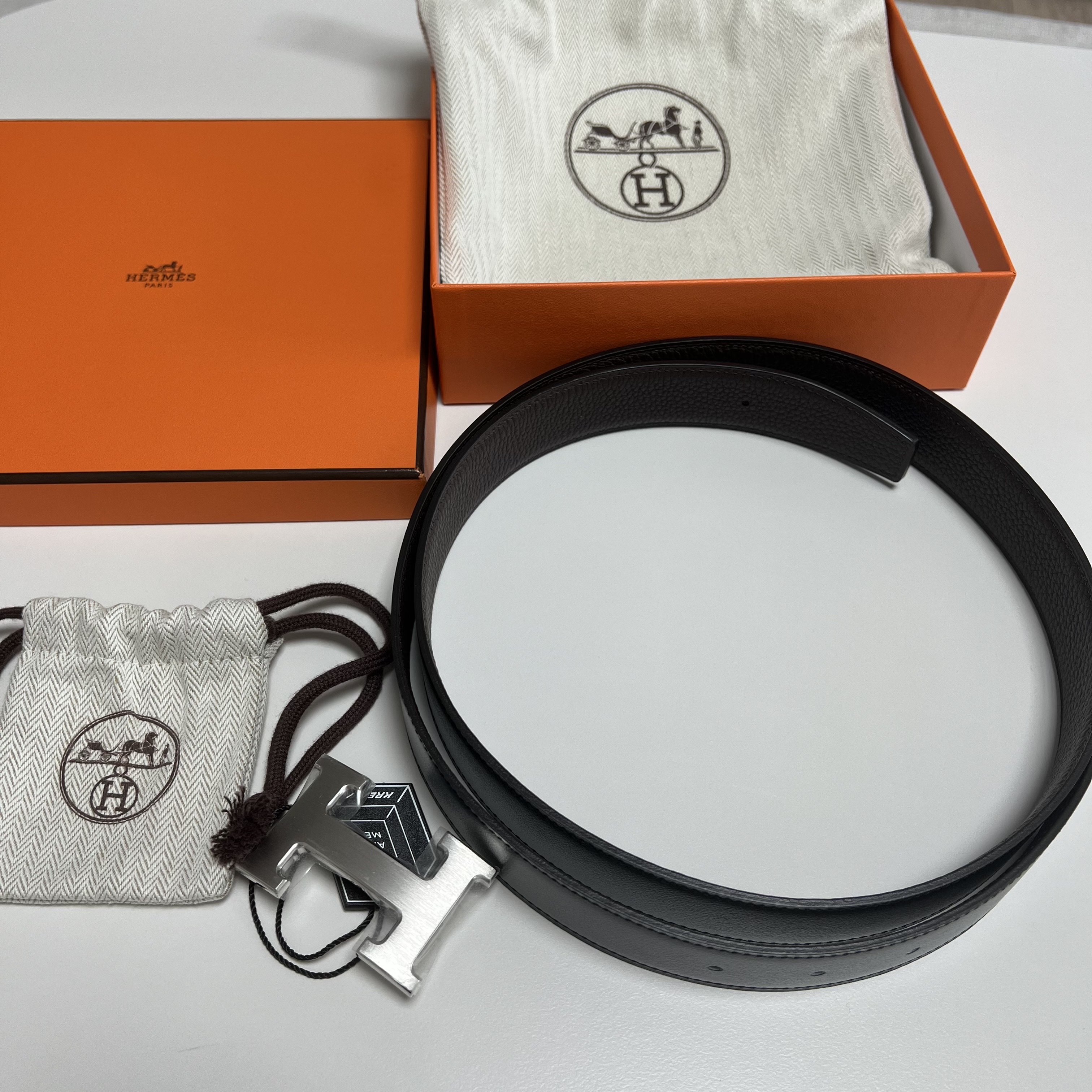Hermes H Belt Buckle & Reversible Leather Strap 32mm & Gris Moyen Noir Chocolate 착용 스타일