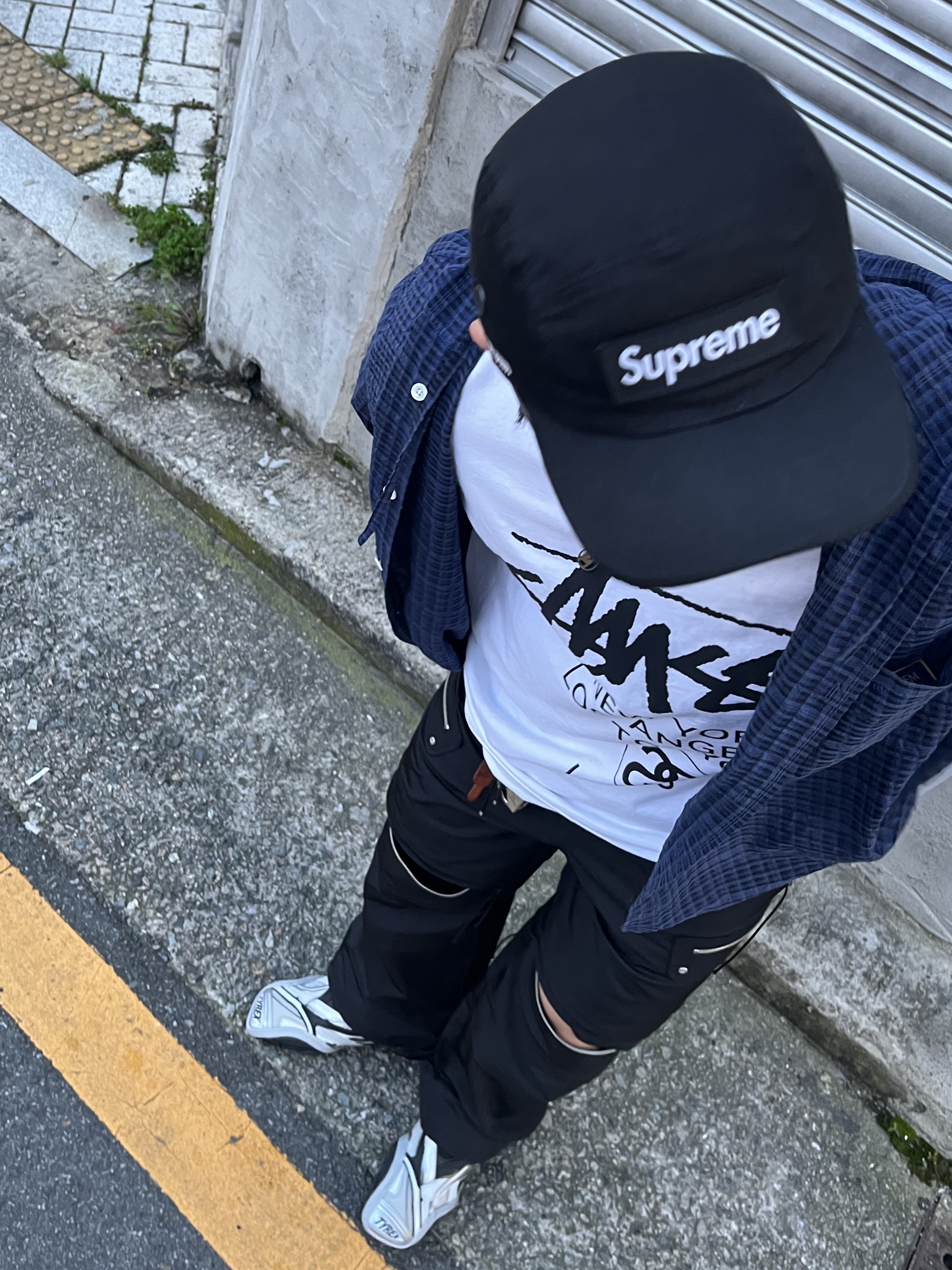 Stussy World Tour T-Shirt White, Supreme Military Camp Cap Black - 22SS 착용 스타일 - 2