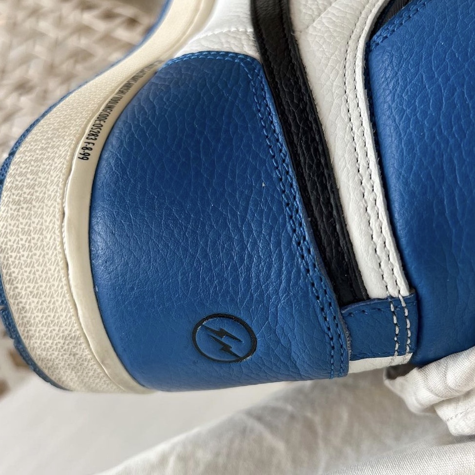 Jordan 1 x Travis Scott x Fragment Retro High OG SP Military Blue 착용 스타일