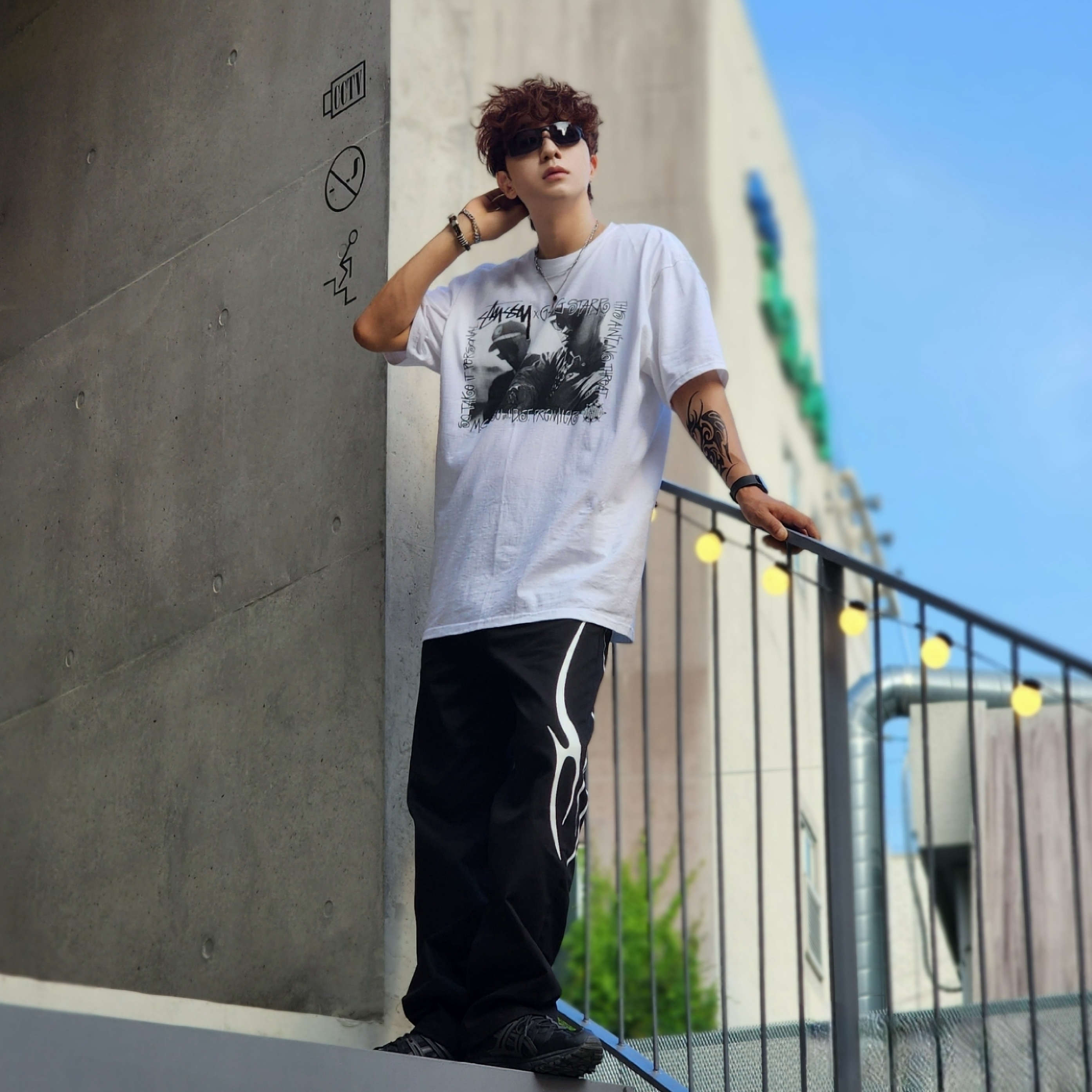 Stussy x Gang Starr Take It Personal T-Shirt White, Asics Gel-Sonoma 15-50 Black Obsidian Grey 착용 스타일 - 2
