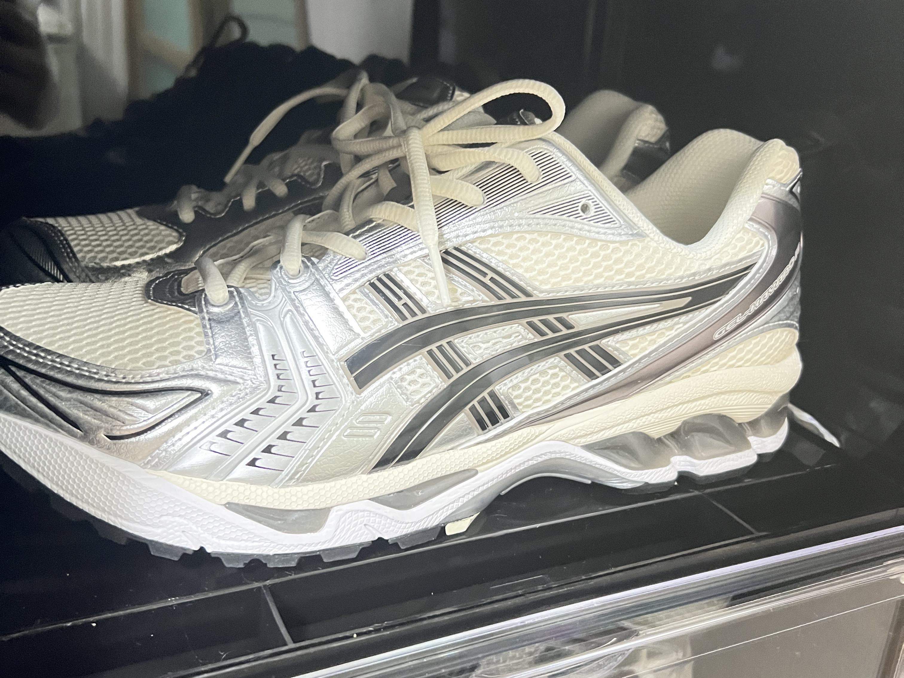 Asics Gel-Kayano 14 Cream Black 착용 스타일