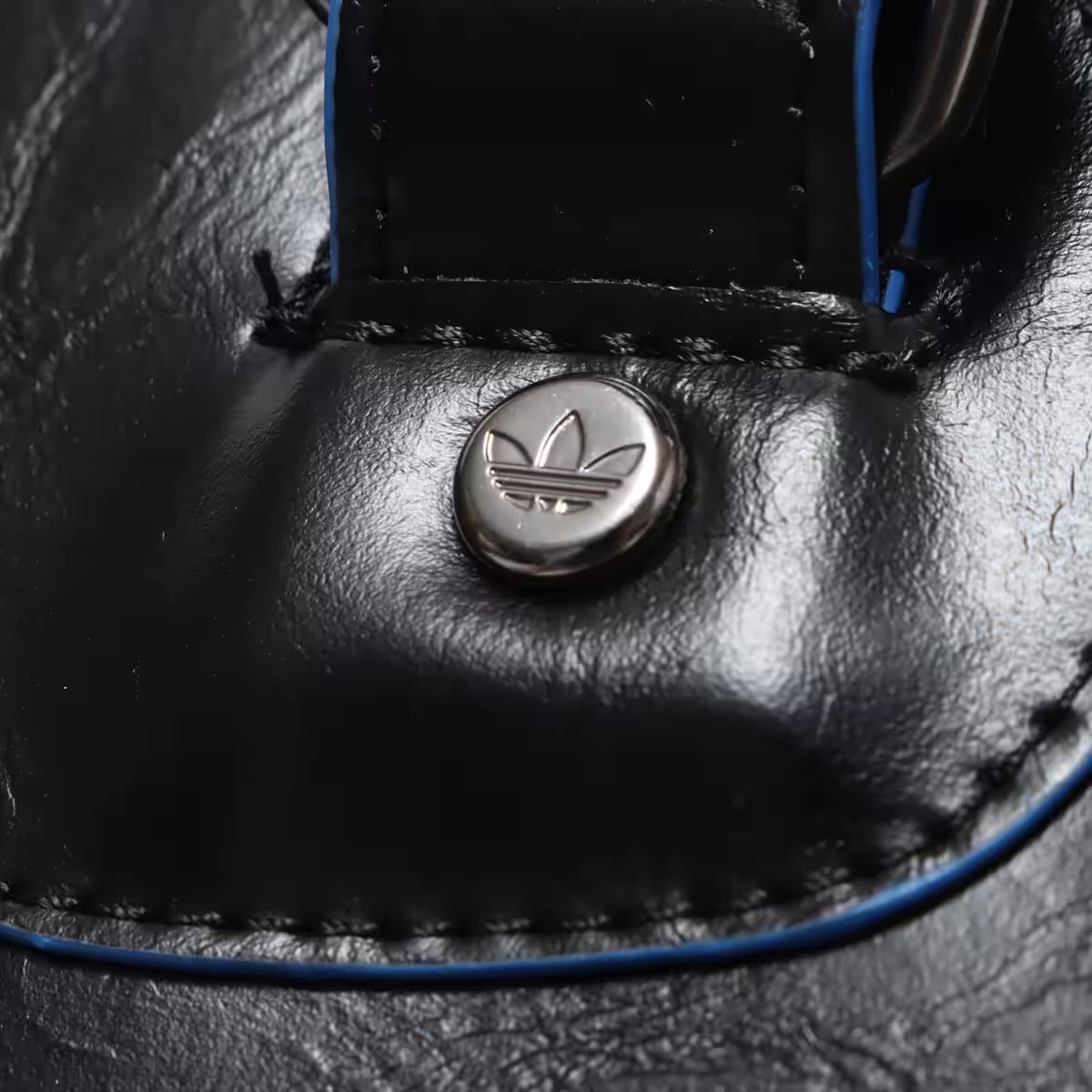 Adidas Blue Version Duffle Bag Black 착용 스타일 - 3