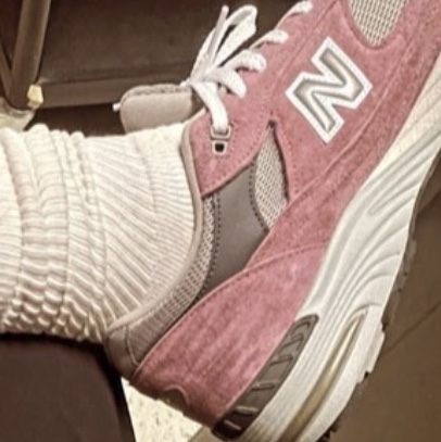 New Balance 991 Made in UK Pink Grey 착용 스타일