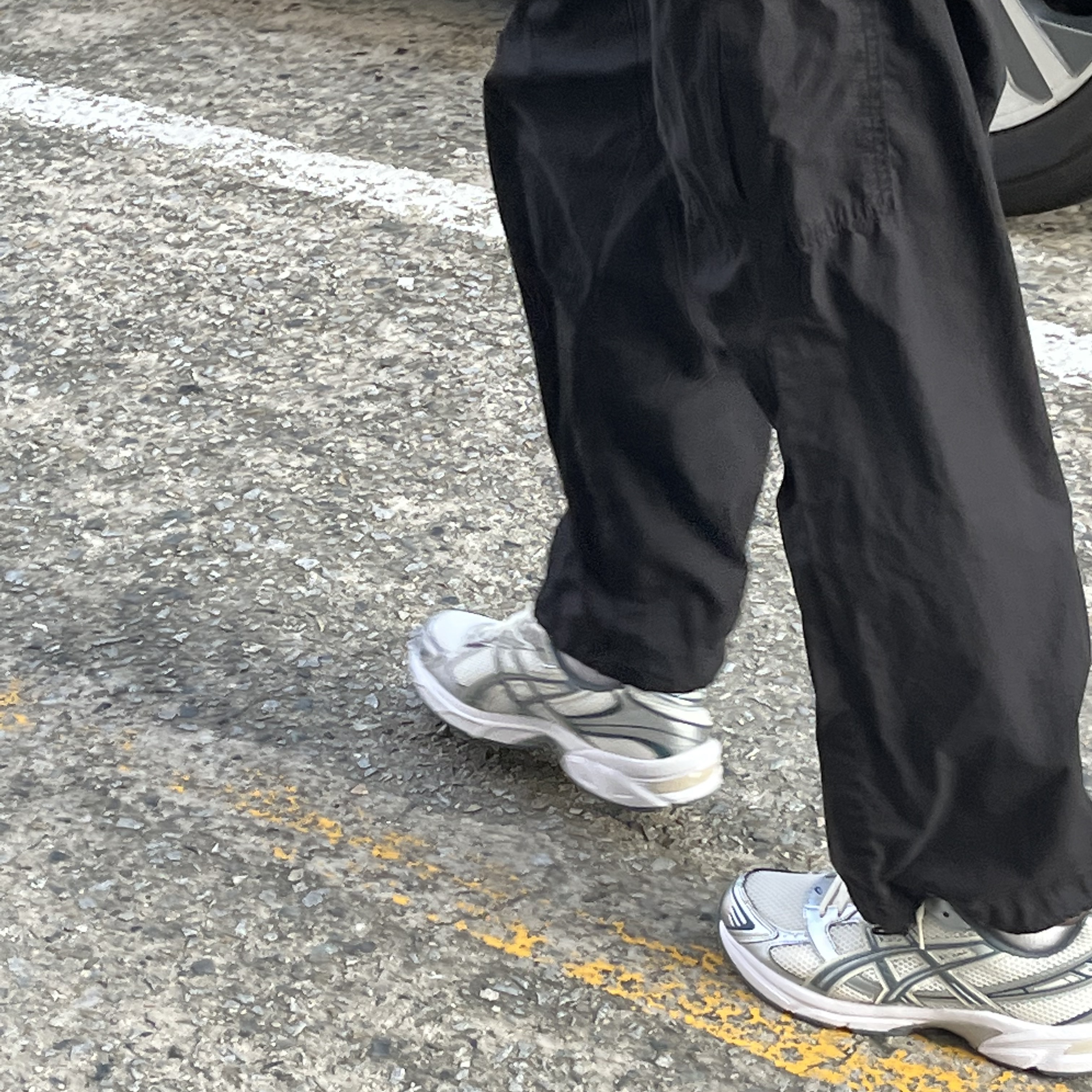 Asics Gel-1130 Cream Ironclad 착용 스타일