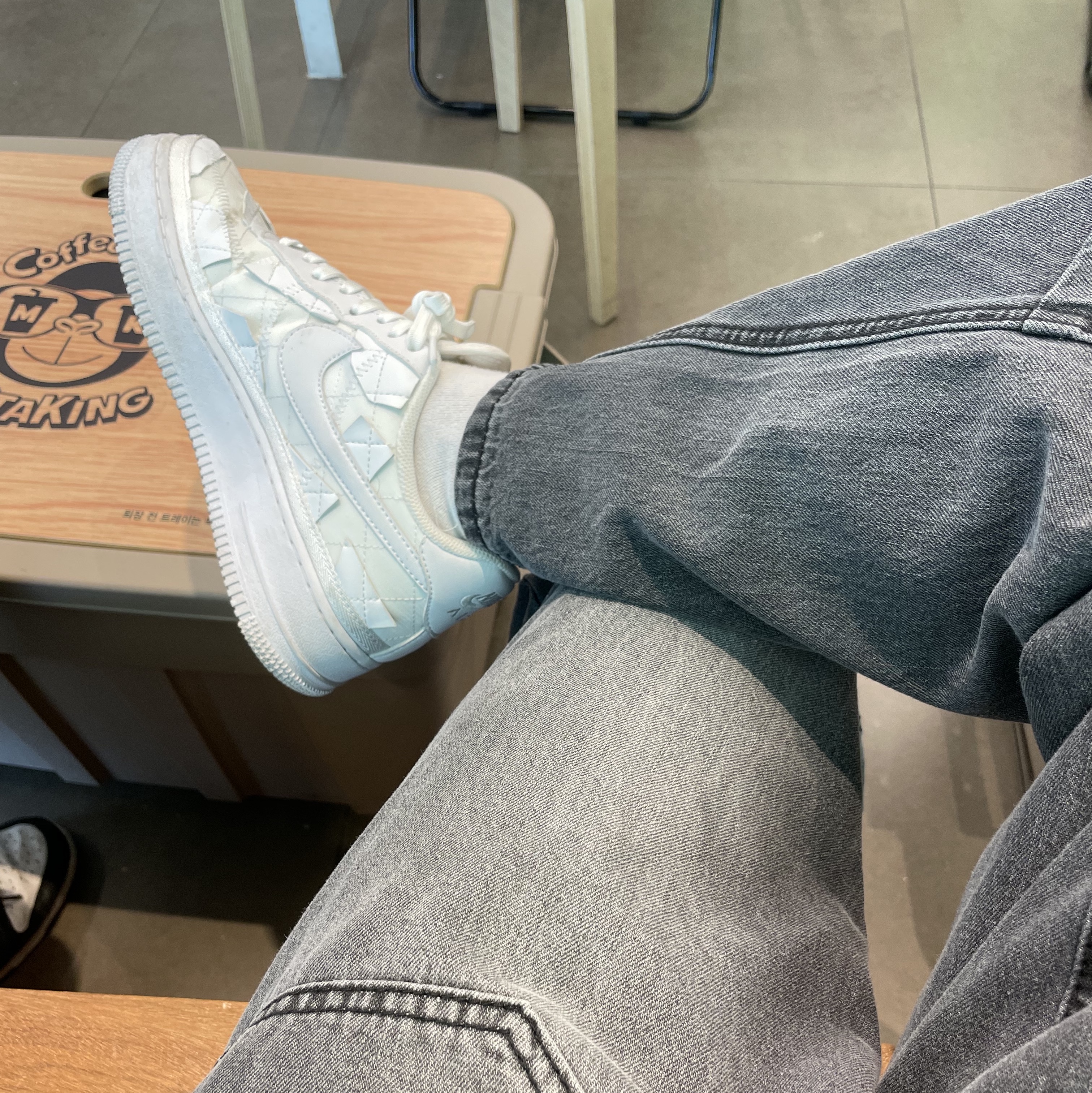Nike x Billie Eilish Air Force 1 Low SP Triple White 착용 스타일