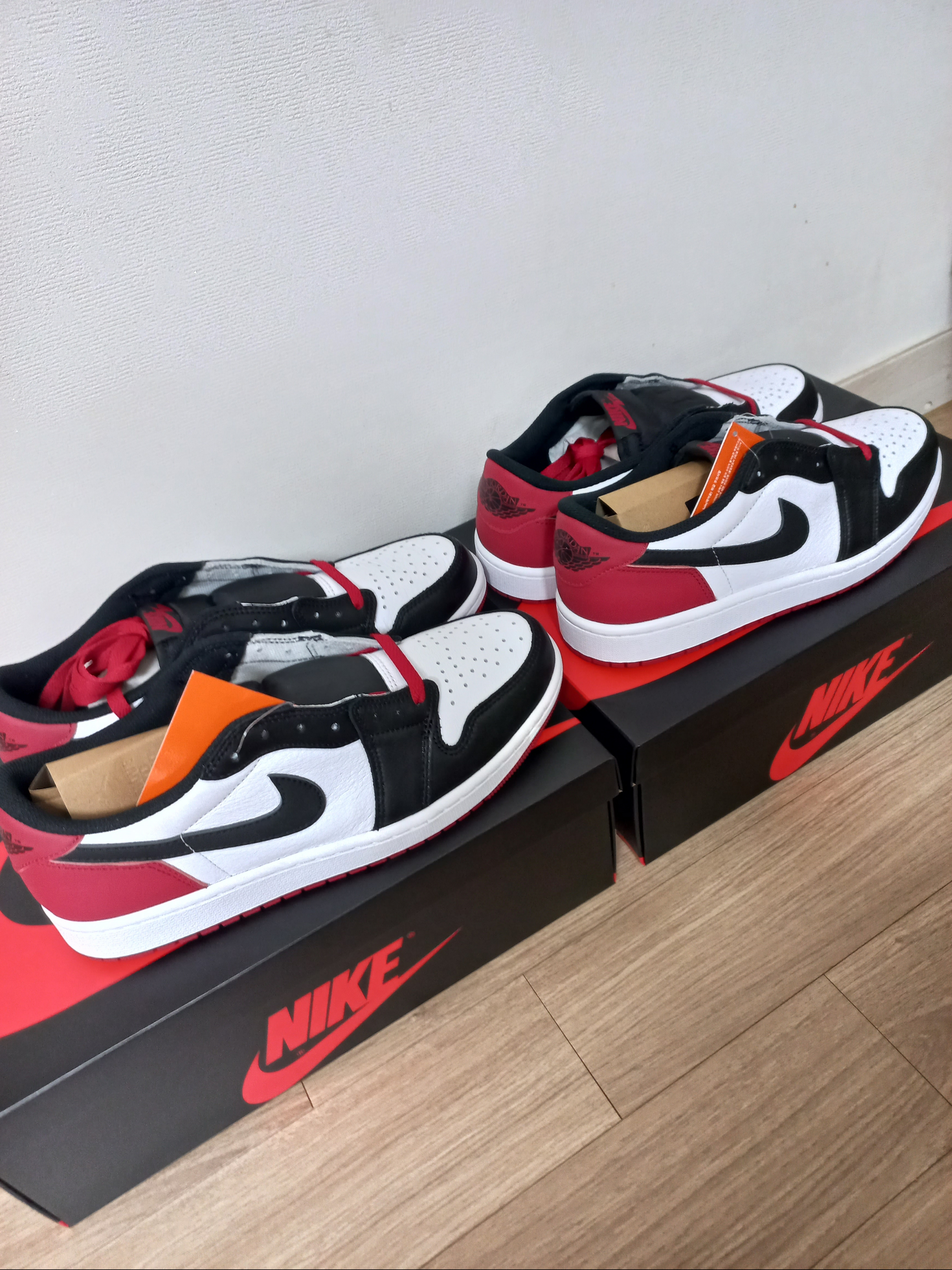 Jordan 1 Retro Low OG Black Toe, (GS) Jordan 1 Retro Low OG Black Toe 착용 스타일 - 3