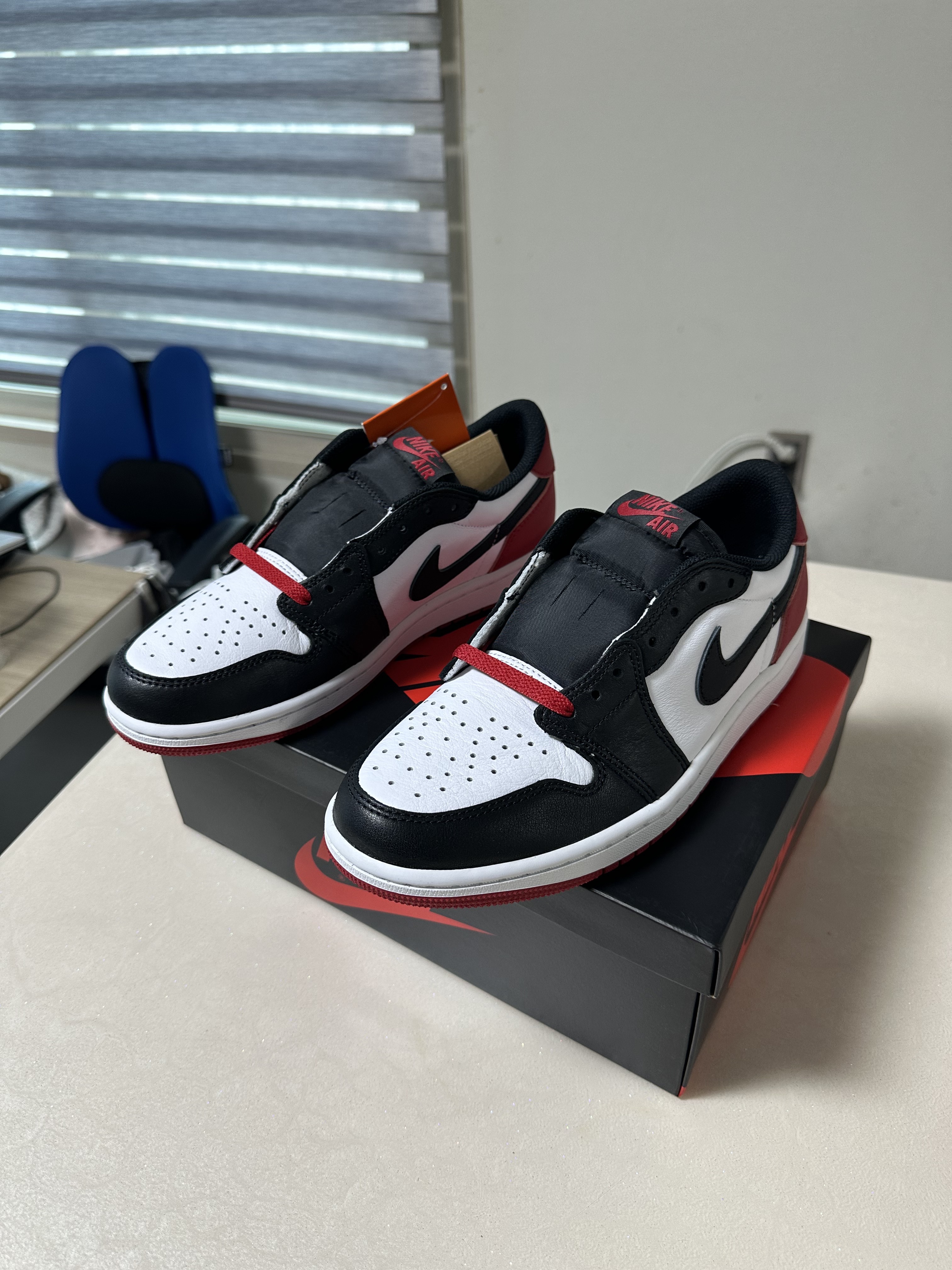 Jordan 1 Retro Low OG Black Toe 착용 스타일 - 3
