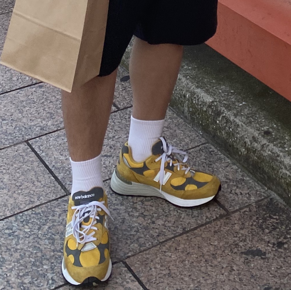 New Balance 992 Made in USA Gold Cream 착용 스타일