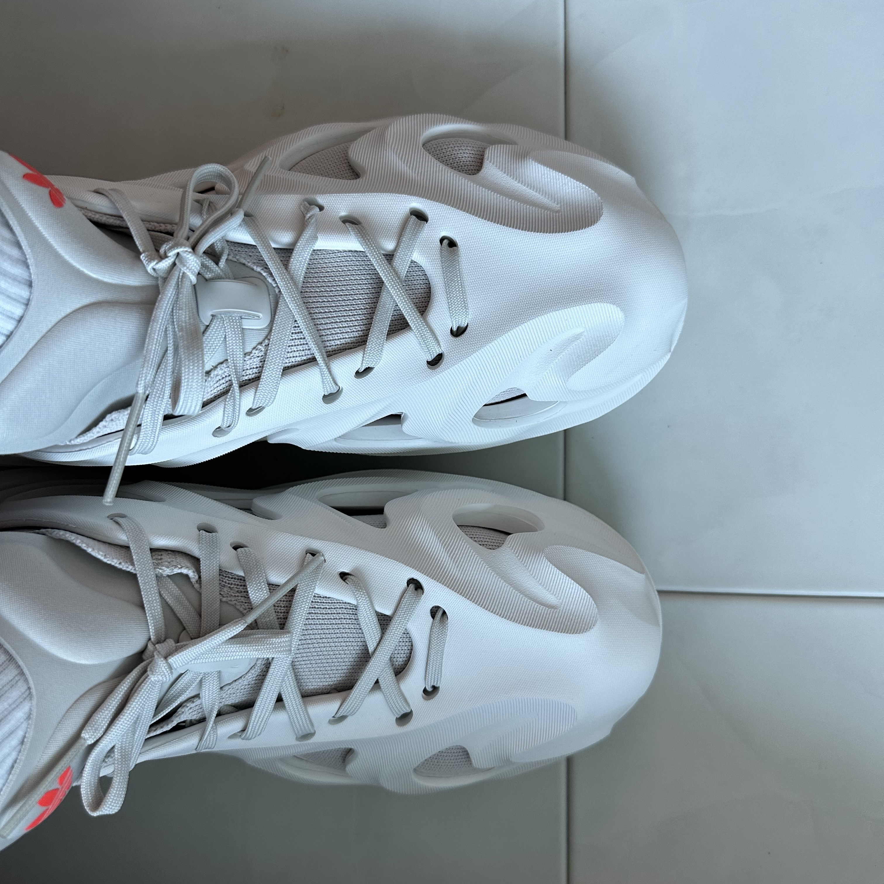Adidas Adifom Q Off White 착용 스타일