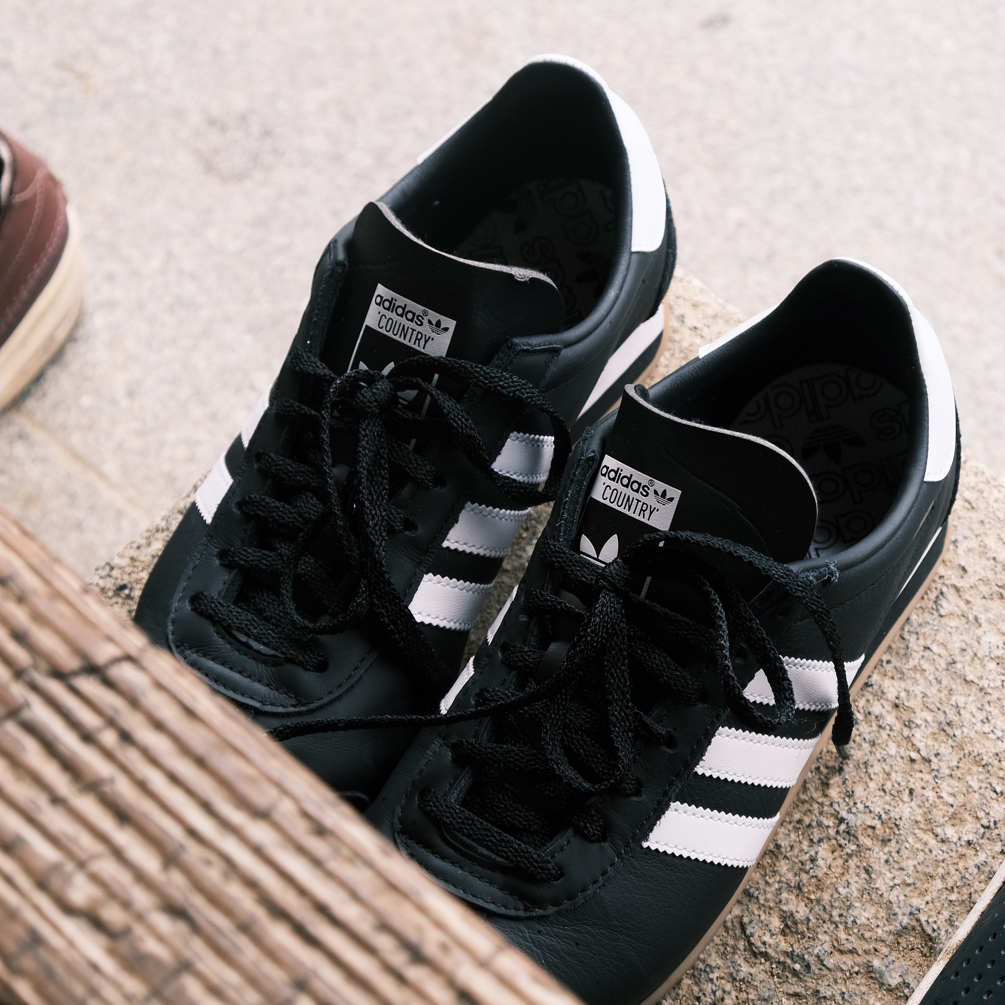 Adidas Country OG Core Black Cloud White 착용 스타일