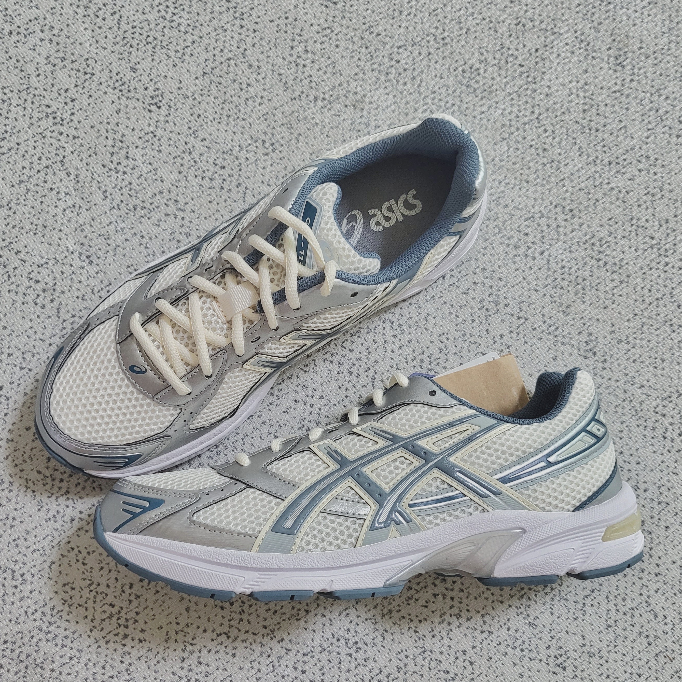 Asics Gel-1130 Cream Ironclad 착용 스타일