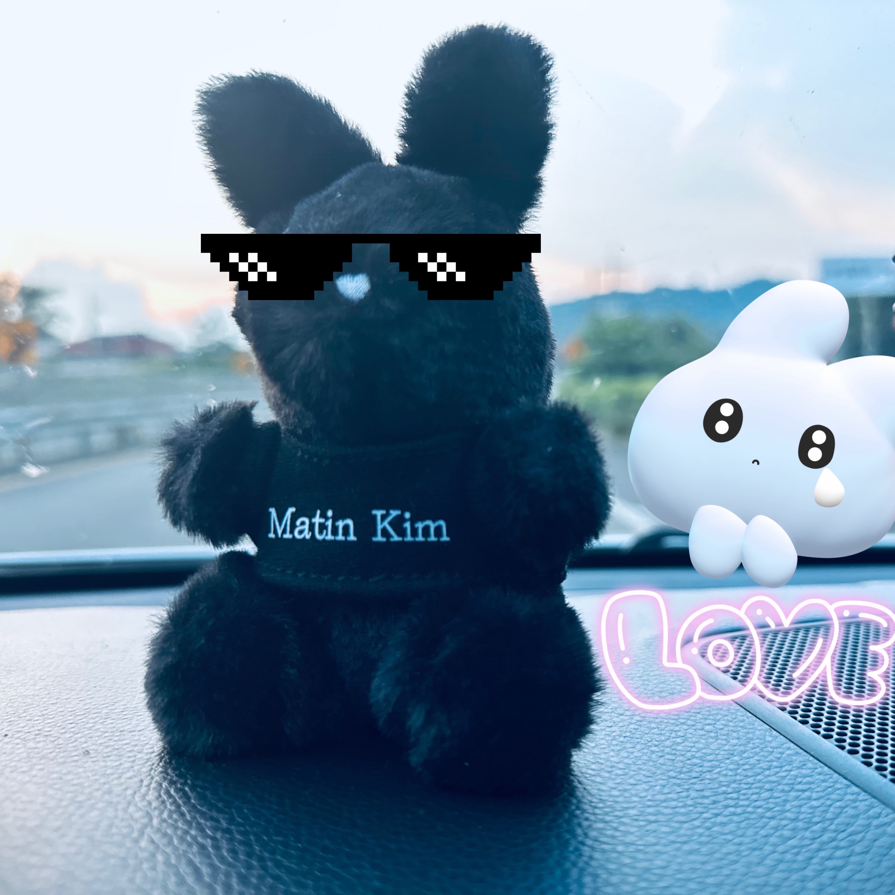 Matin Kim Black Bunny Toy Keyring Black 착용 스타일