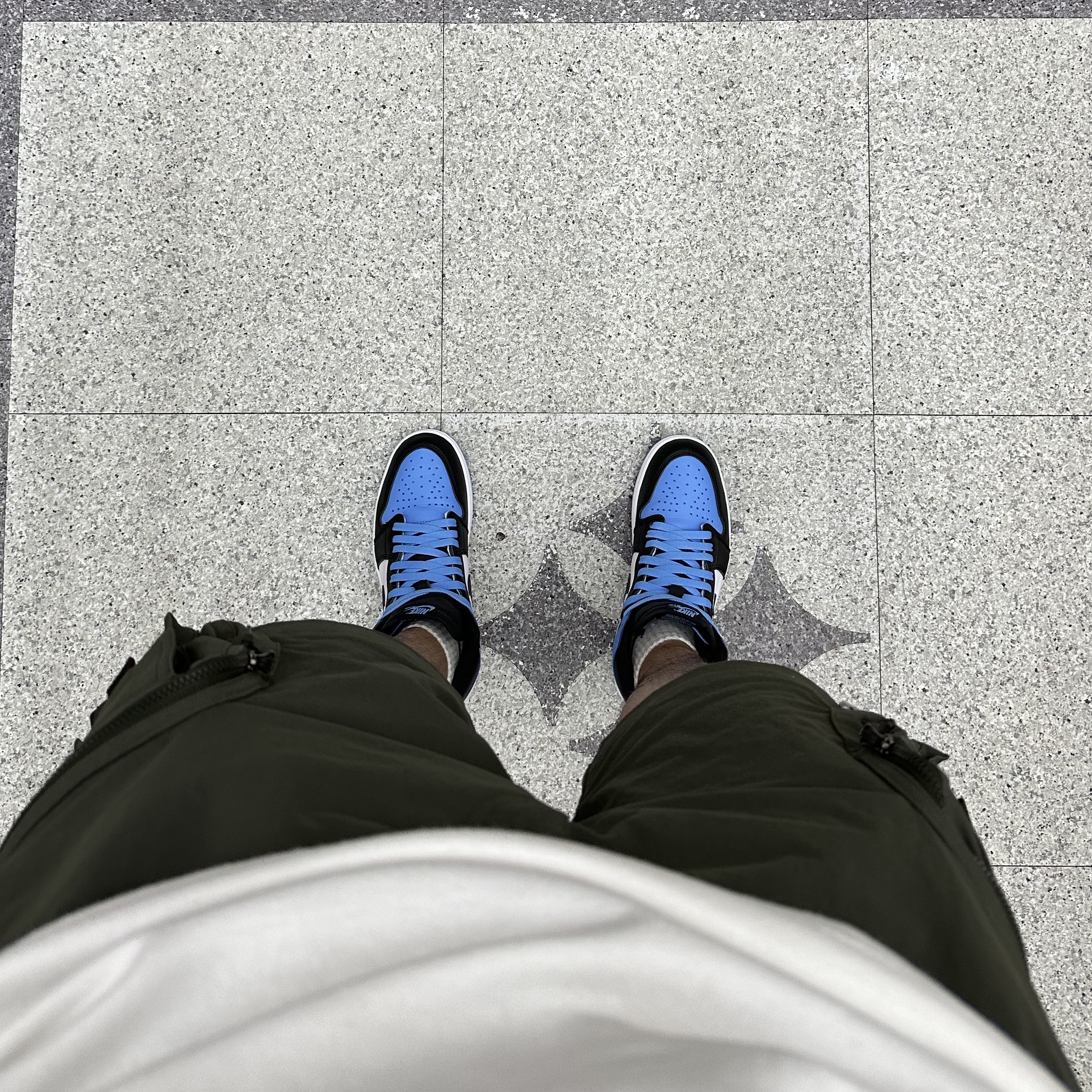Jordan 1 Retro High OG University Blue 착용 스타일