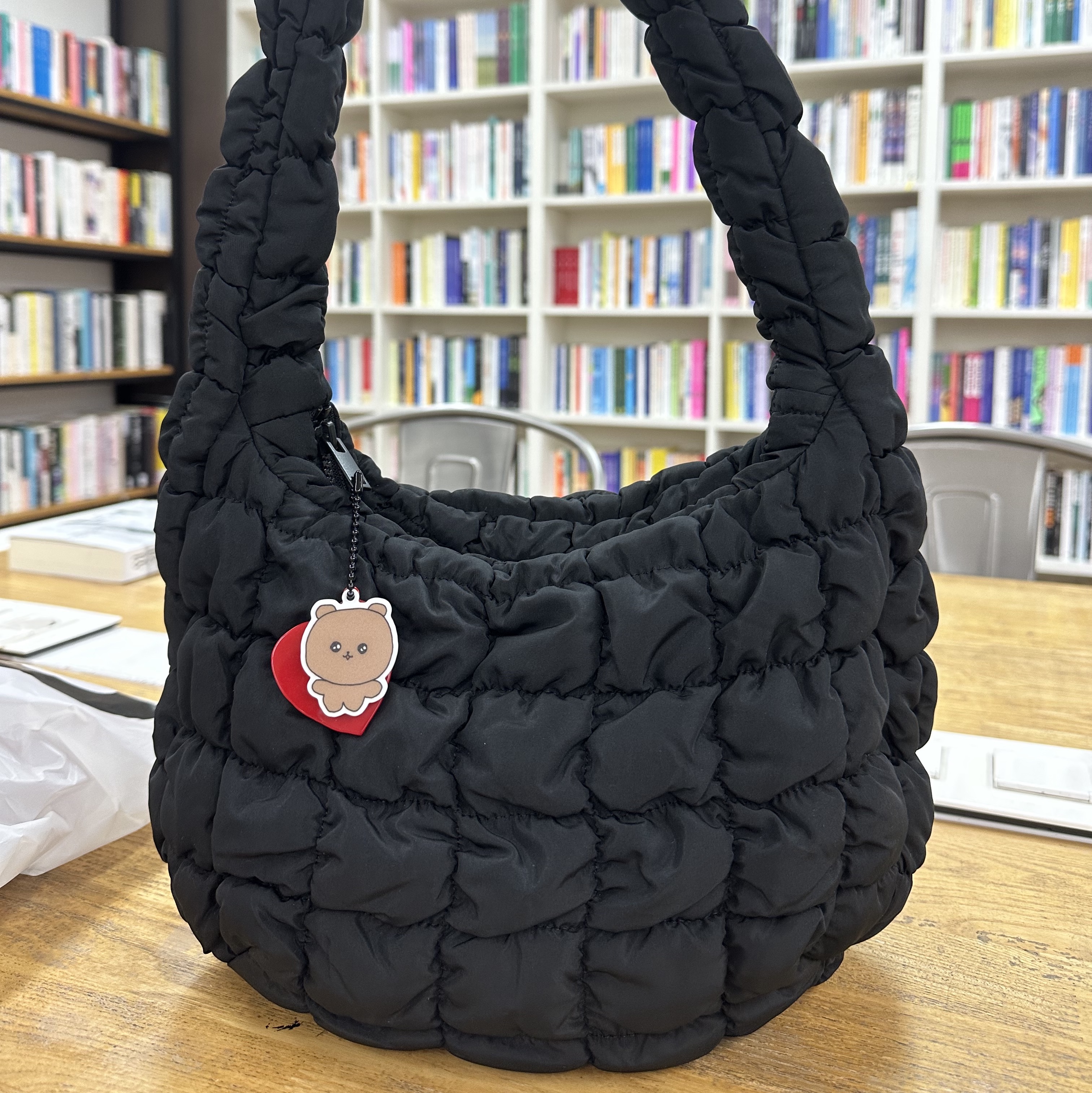COS Quilted Mini Bag Black 착용 스타일