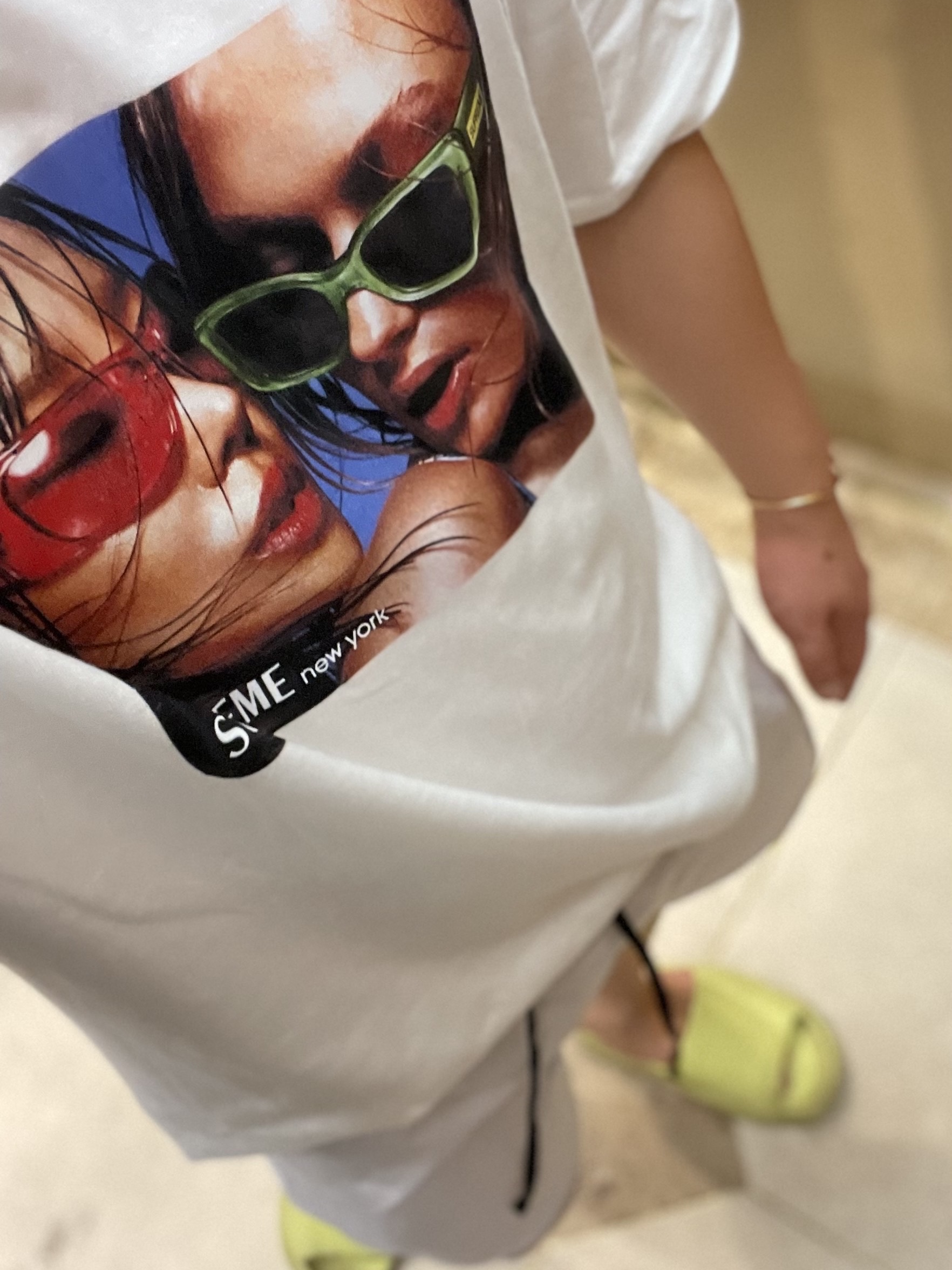 Supreme Eyewear T-Shirt White - 23SS, Adidas Yeezy Slide Glow Green 2022/2023 착용 스타일