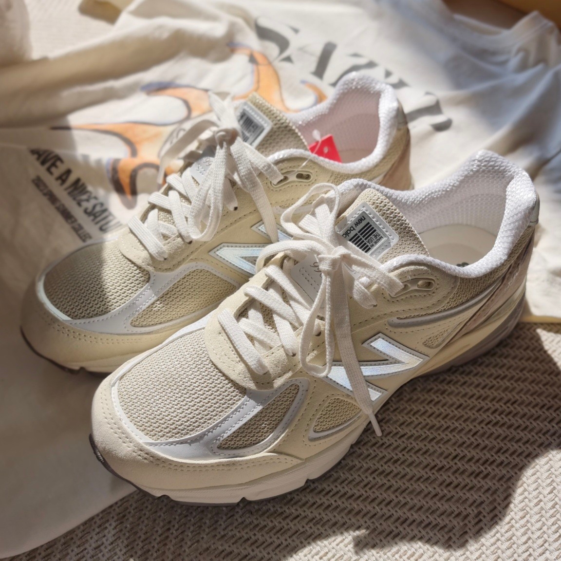 New Balance 990v4 Made in USA Cream White 착용 스타일