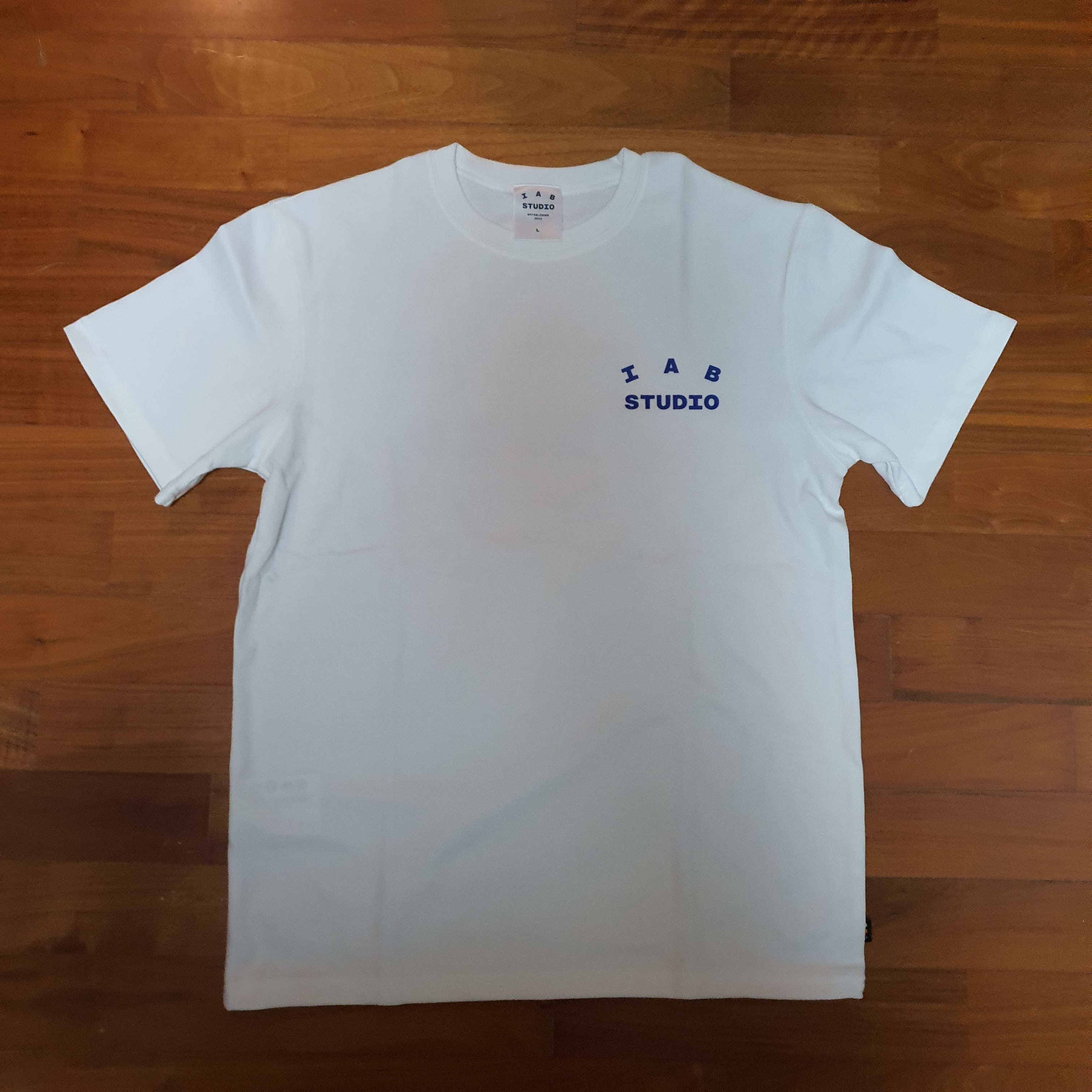 IAB Studio 10th Anniversary T-Shirt White 착용 스타일