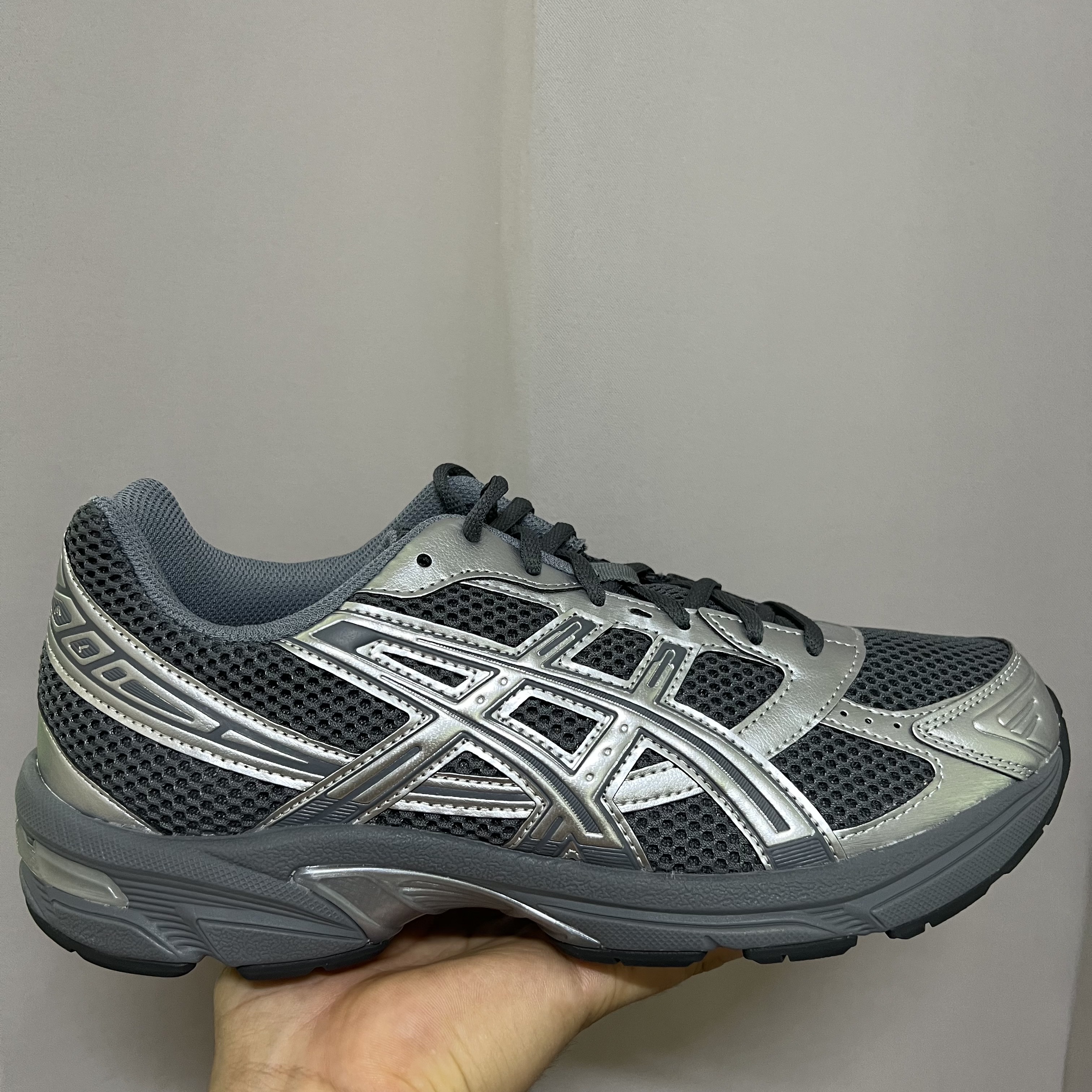 Asics Gel-1130 Steel Grey Pure Silver, Undermycar House of Doherty Pigment T-Shirt Cement - 23SS 착용 스타일 - 3