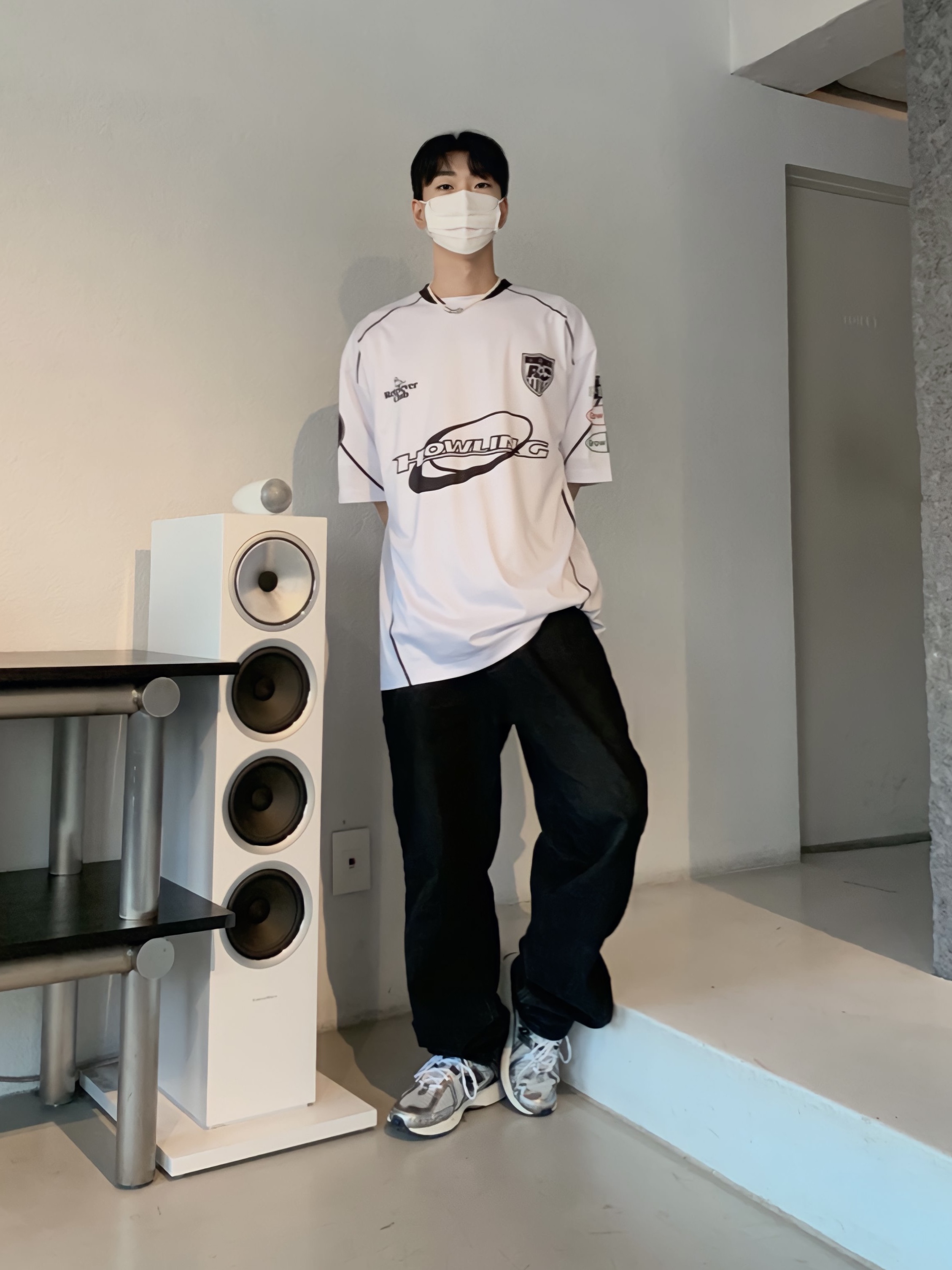 New Balance 860v2 Metallic Silver 착용 스타일 - 2
