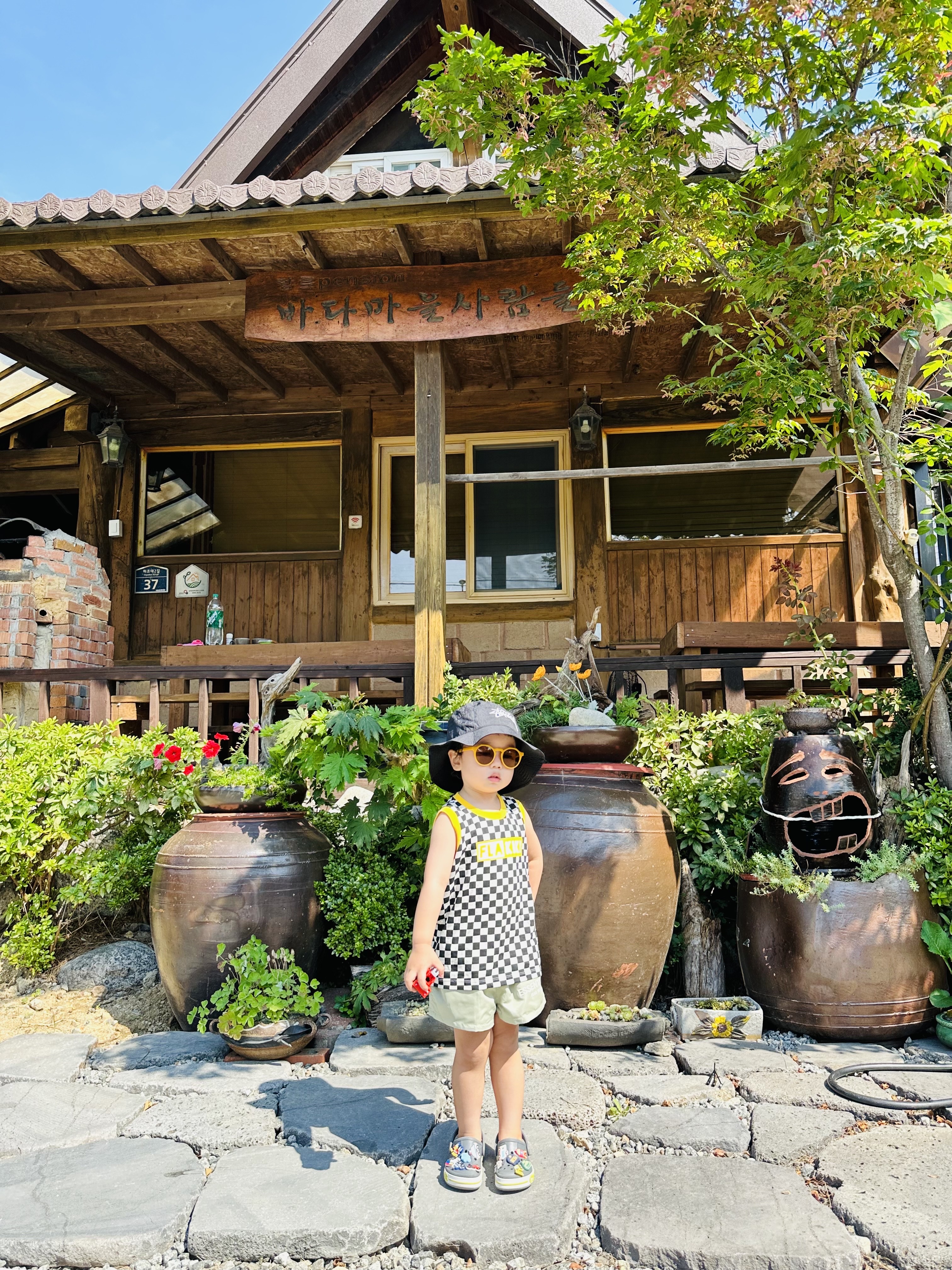 Nike x Stussy Bucket Hat Black, (Kids) Essentials Running Shorts Wheat - 22SS 착용 스타일 - 3