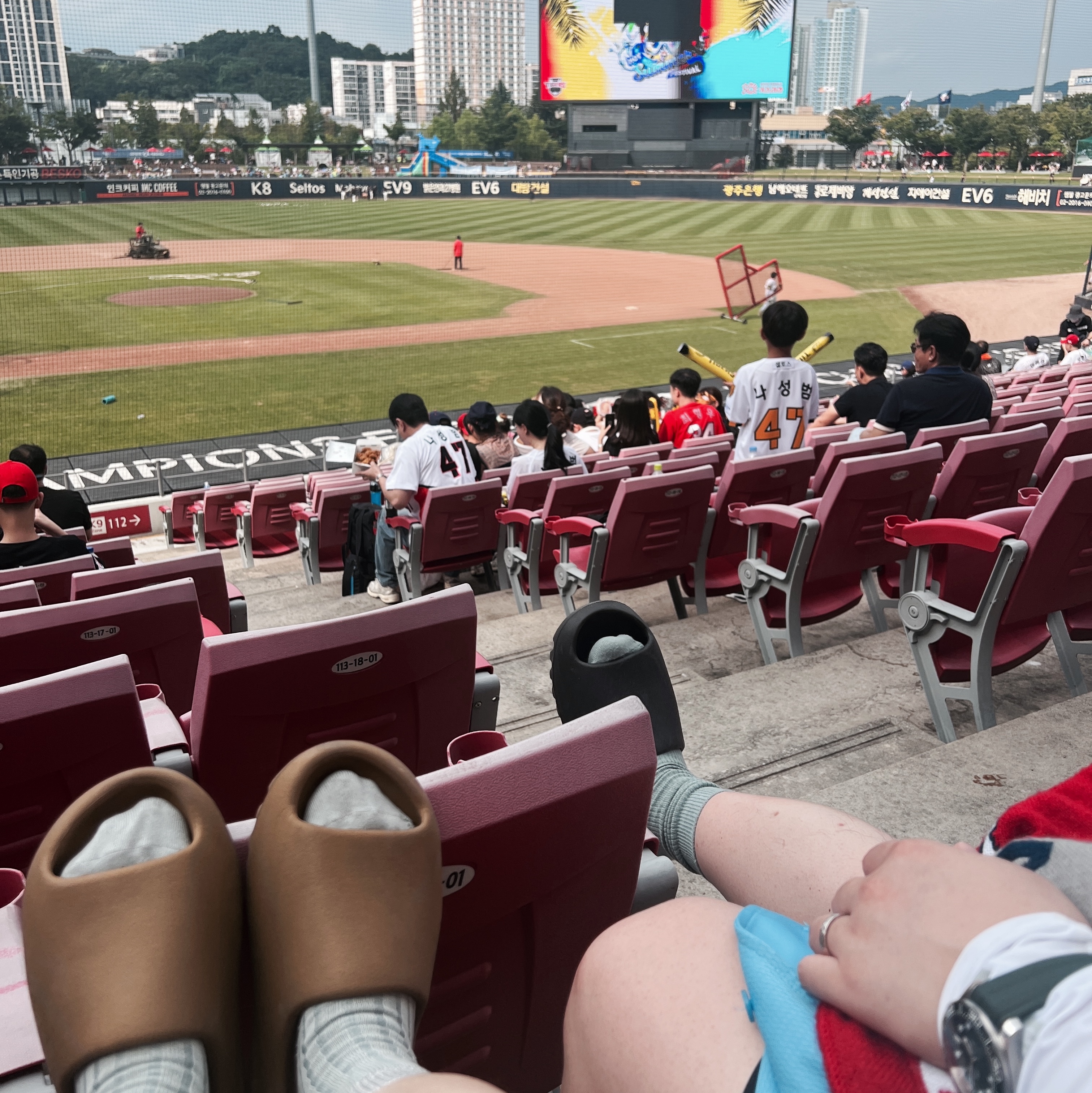 Adidas Yeezy Slide Ochre, Adidas Yeezy Slide Onyx 착용 스타일