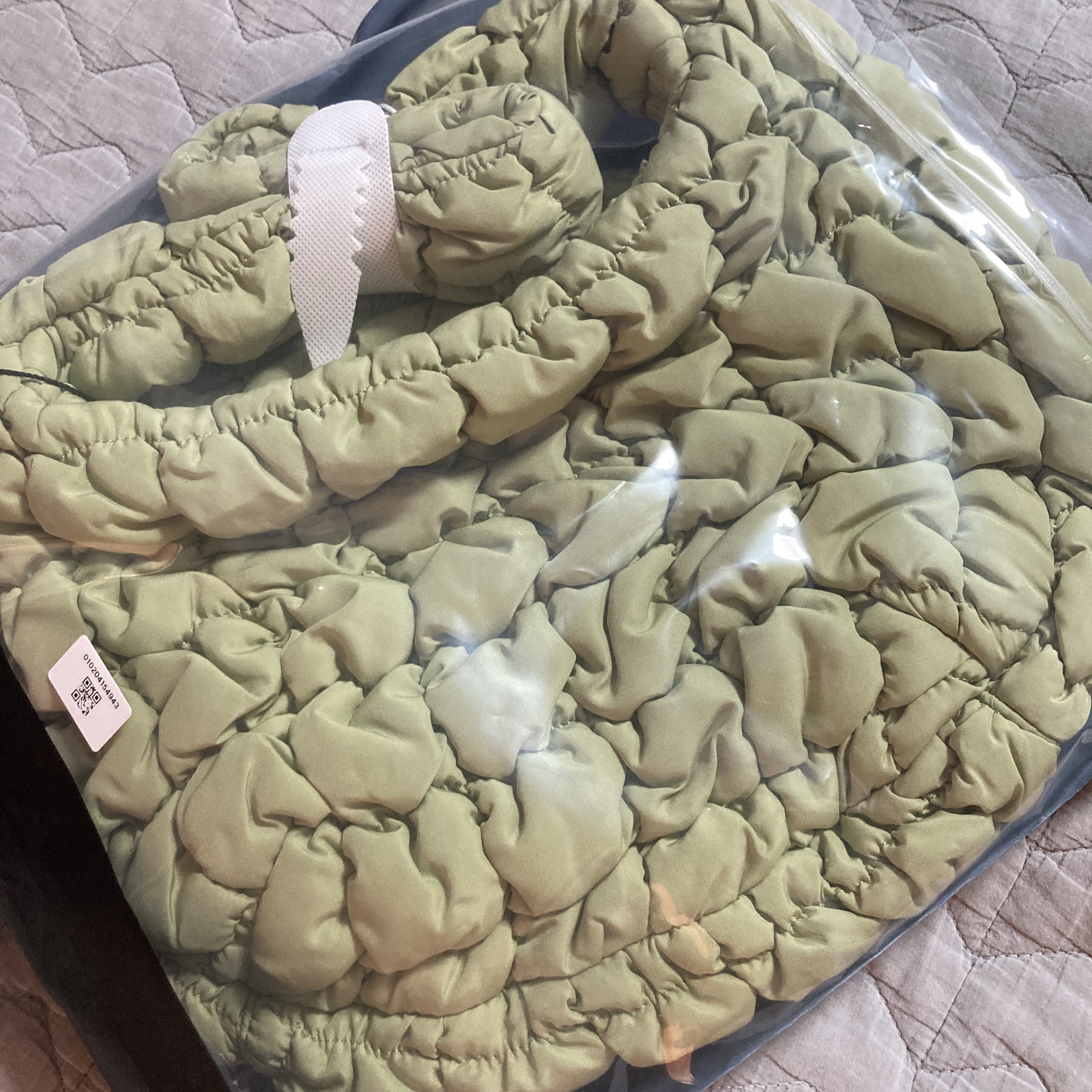 COS Quilted Mini Bag Light Green 착용 스타일