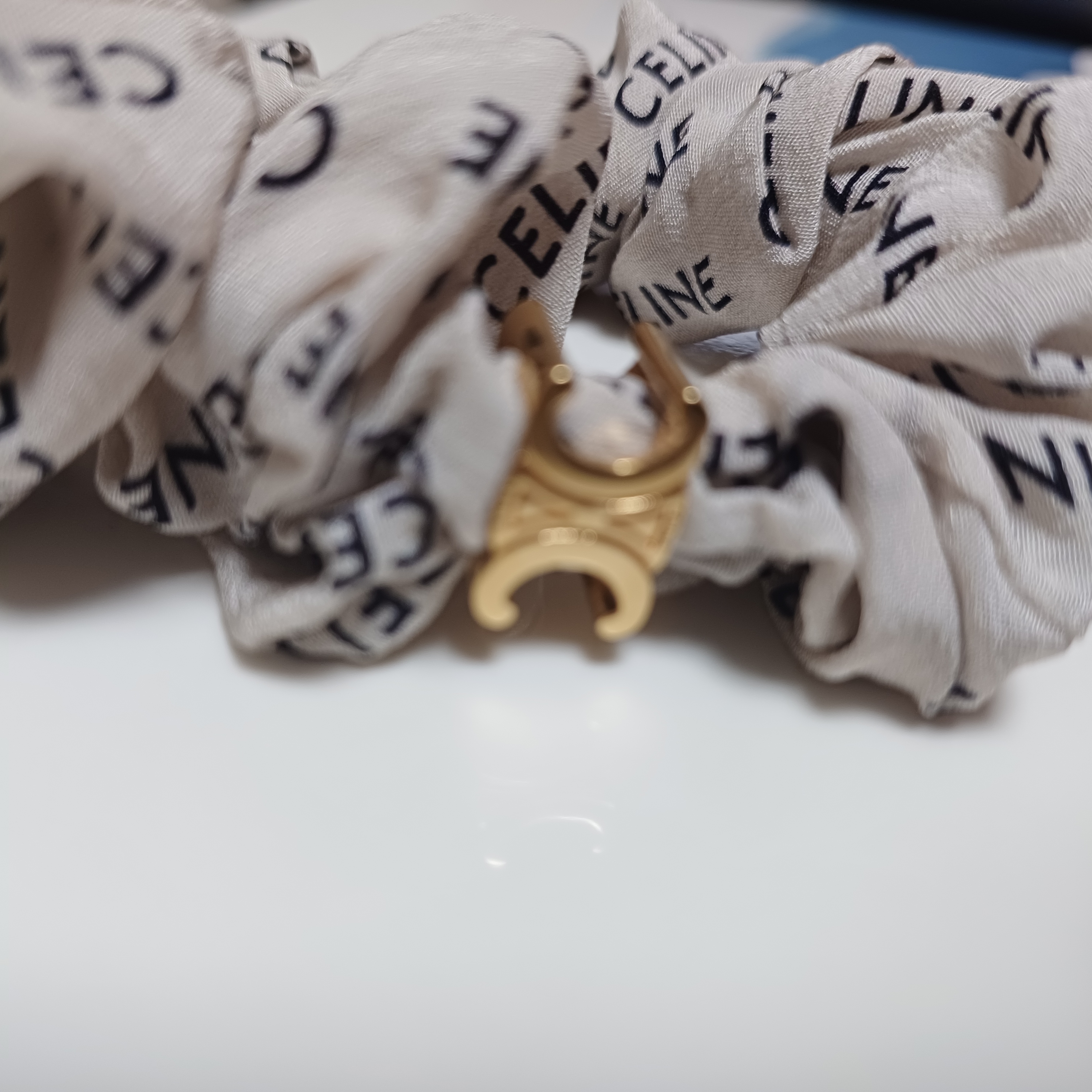 (W) Celine Scrunchy Rayure Bracelet in Brass with Gold Finish and White Slik Gold White 착용 스타일