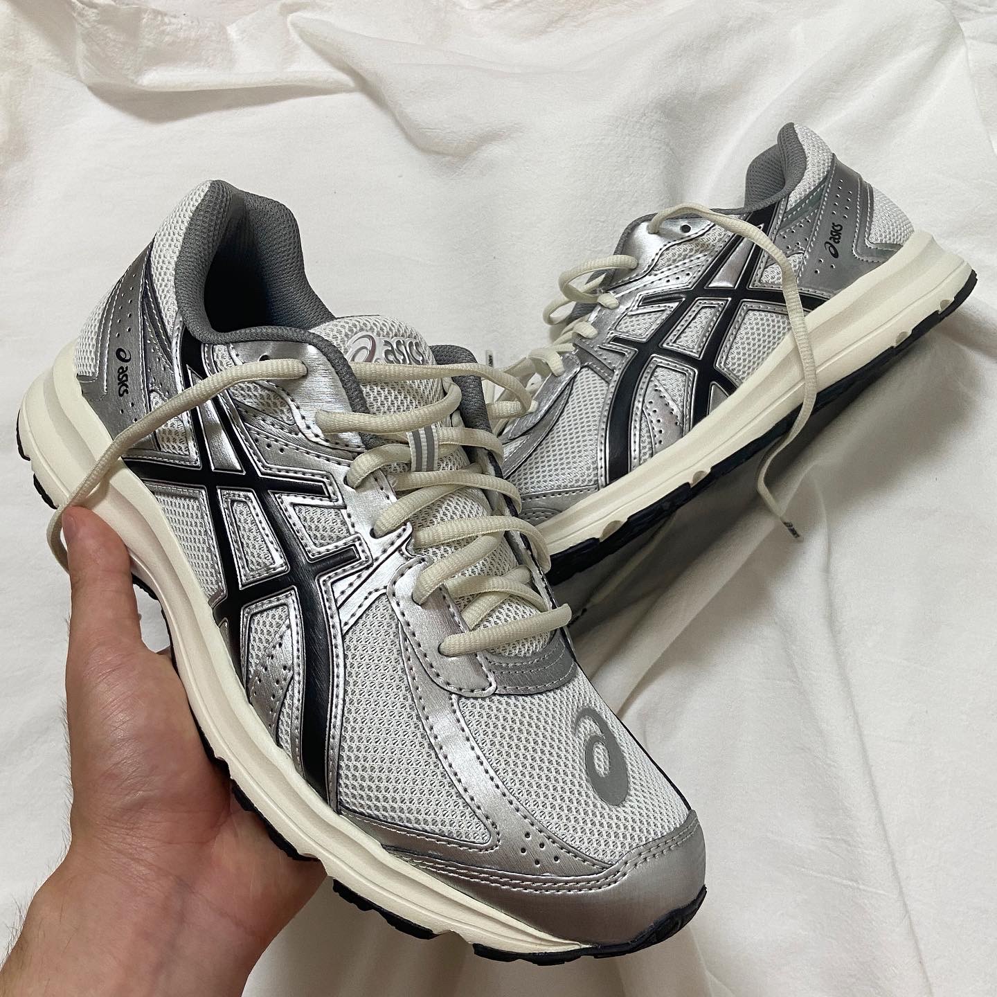 Asics Jog 100 S White Black - 2E Wide 착용 스타일