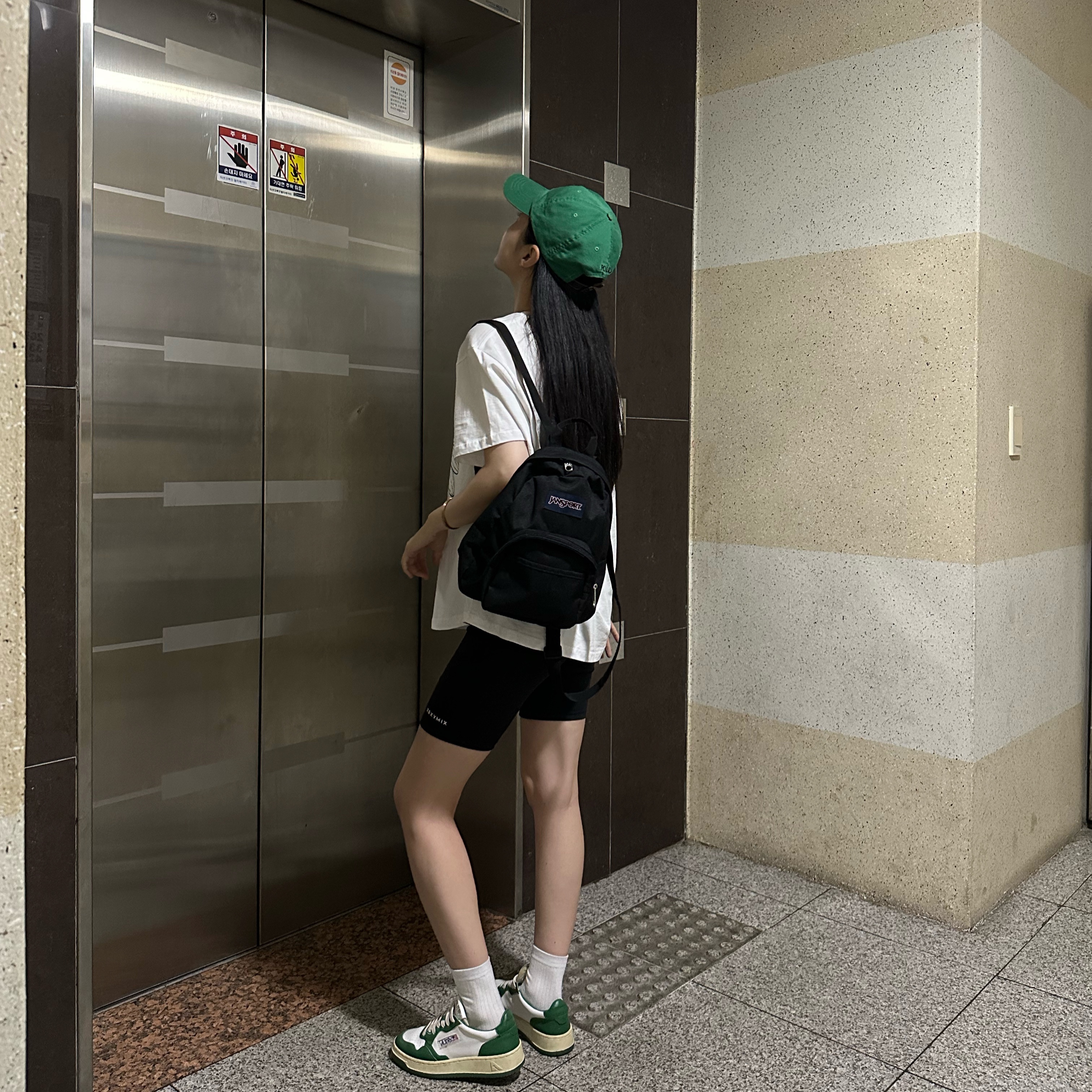 (W) Autry Medalist Low Leather Sneakers Green White, Jansport Half Pint Mini Backpack Black 착용 스타일 - 2