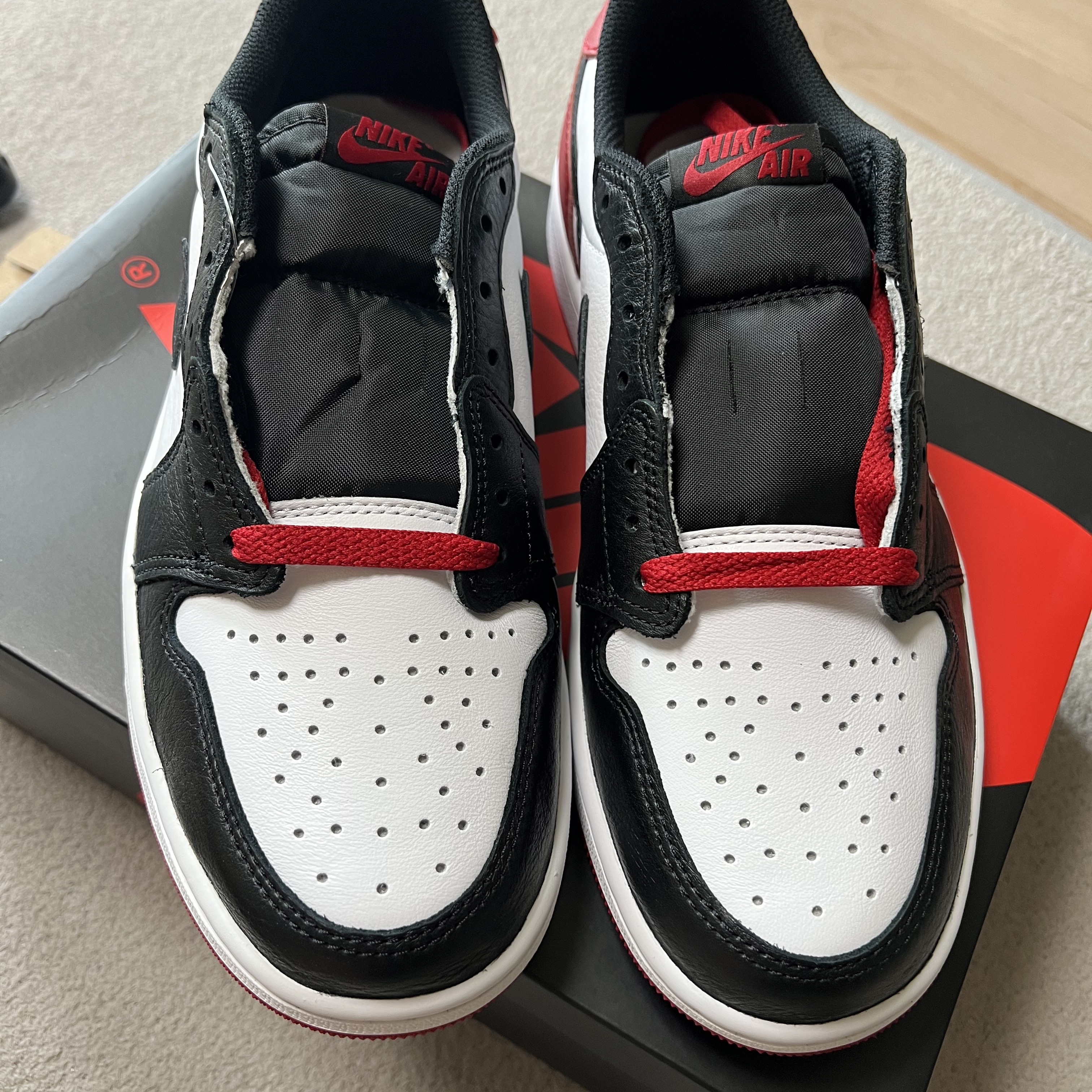 Jordan 1 Retro Low OG Black Toe 착용 스타일 - 5