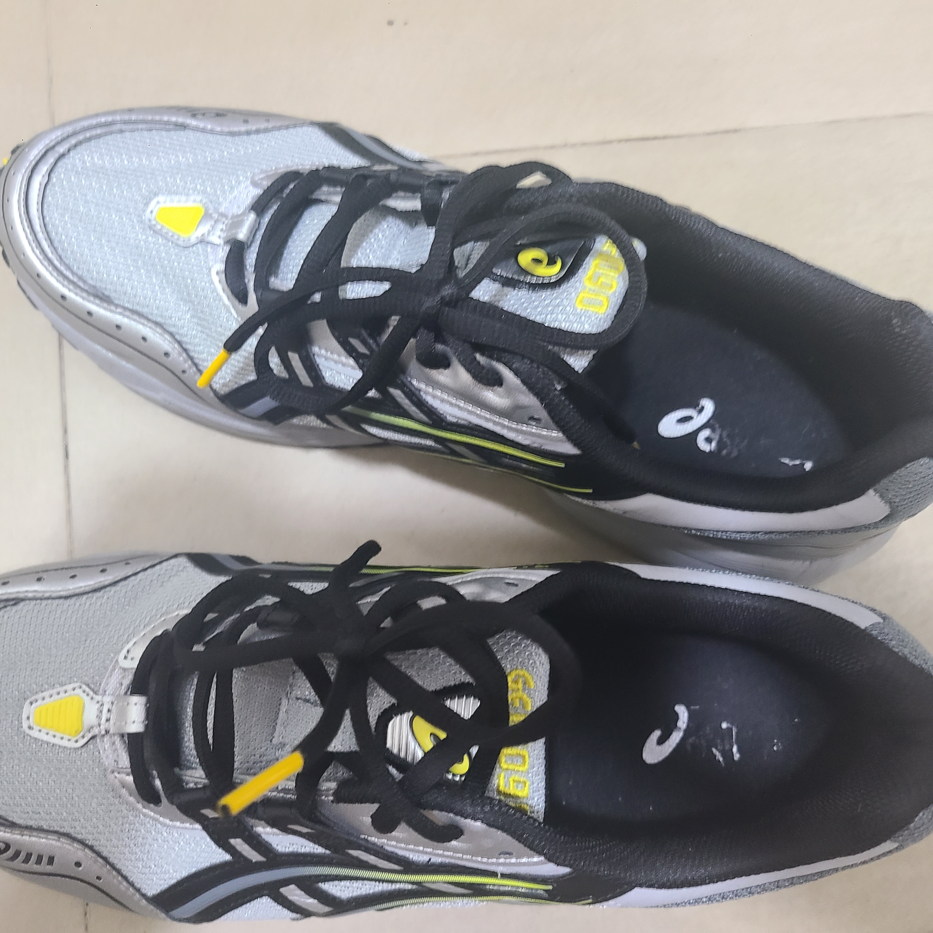 Asics Gel-1090 Mid Grey Black 착용 스타일