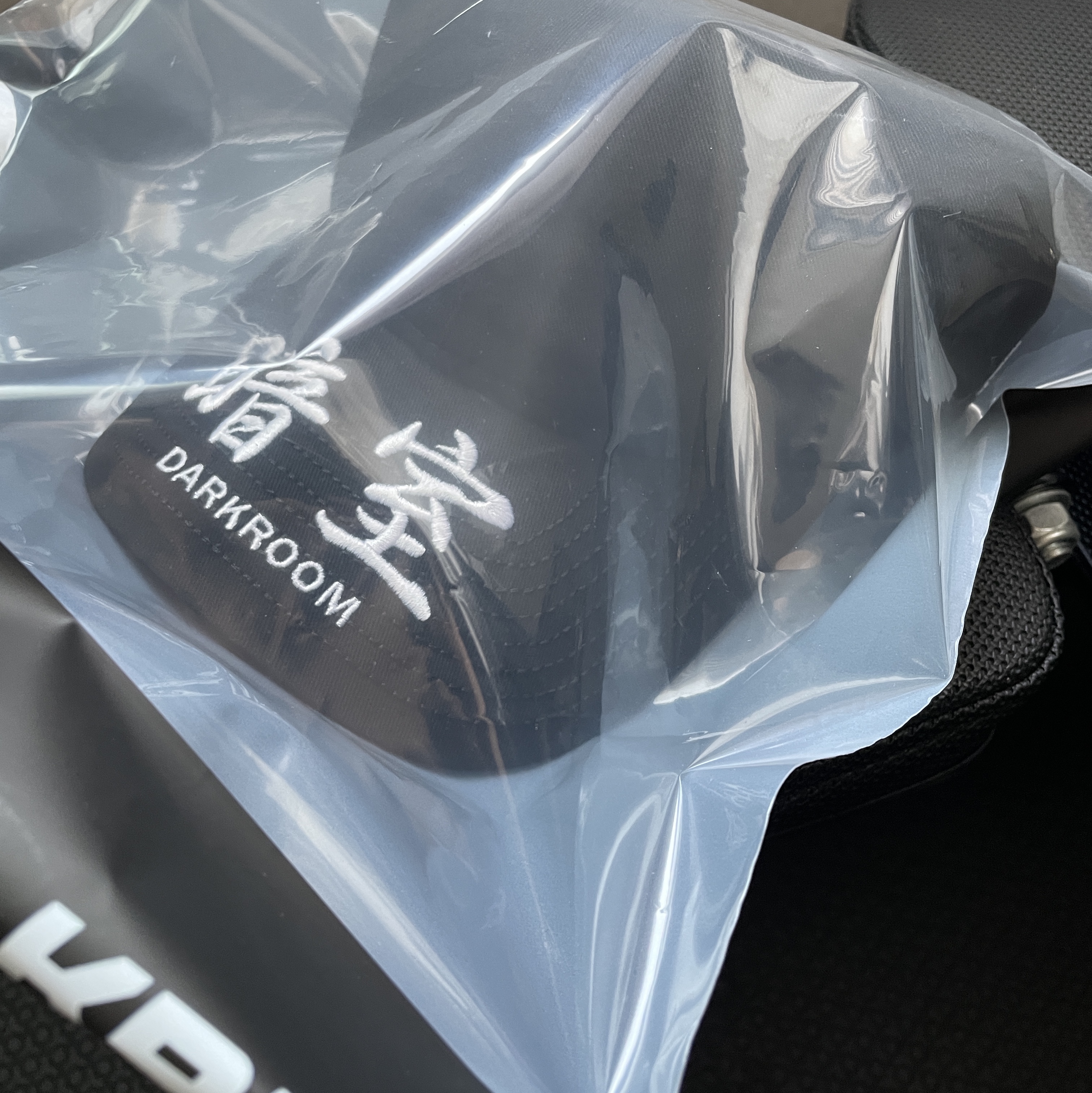 Darkr8m Studio x New Era Unstructured Ball Cap Black 착용 스타일