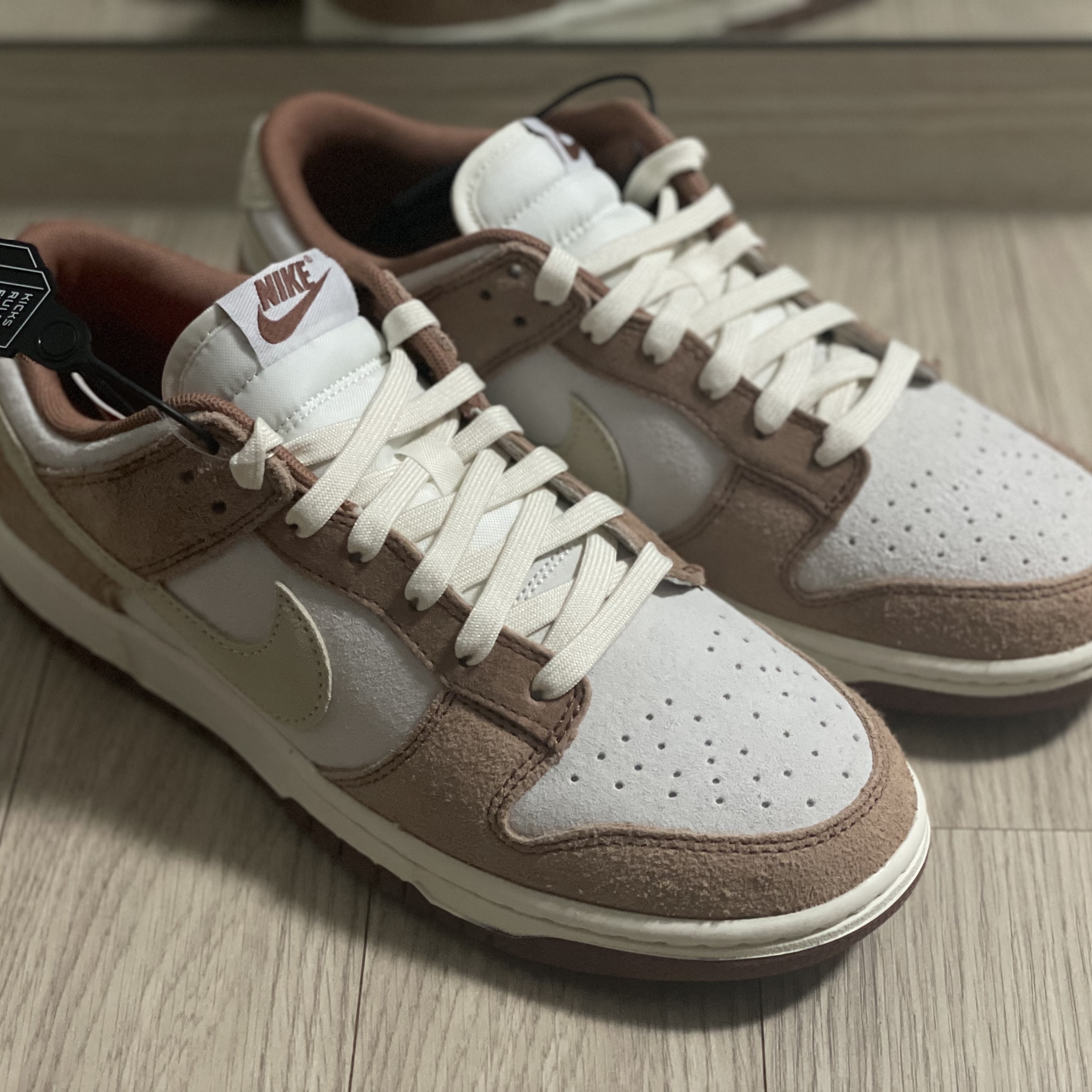 Nike Dunk Low Pro Premium Medium Curry 착용 스타일 - 2