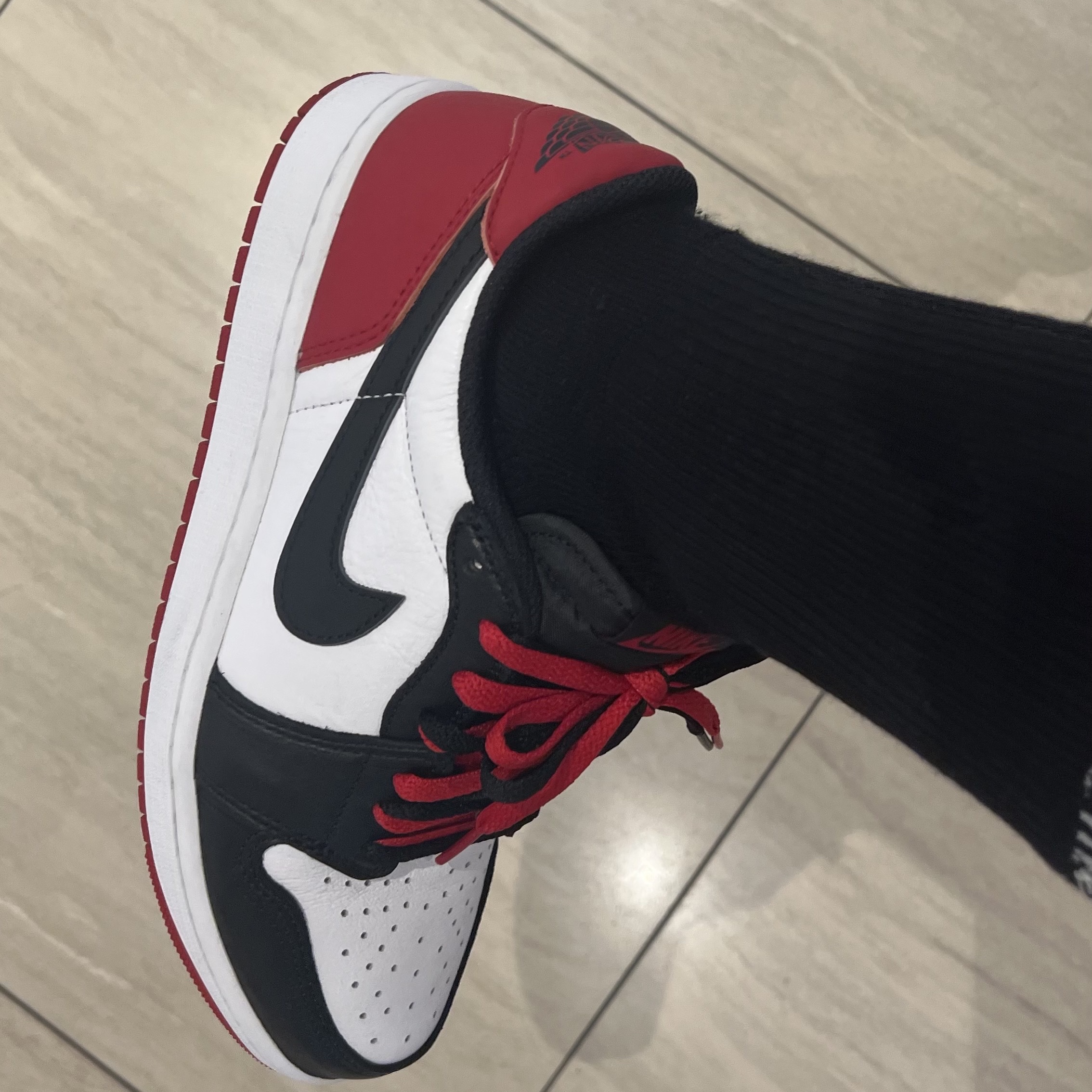 Jordan 1 Retro Low OG Black Toe 착용 스타일 - 1