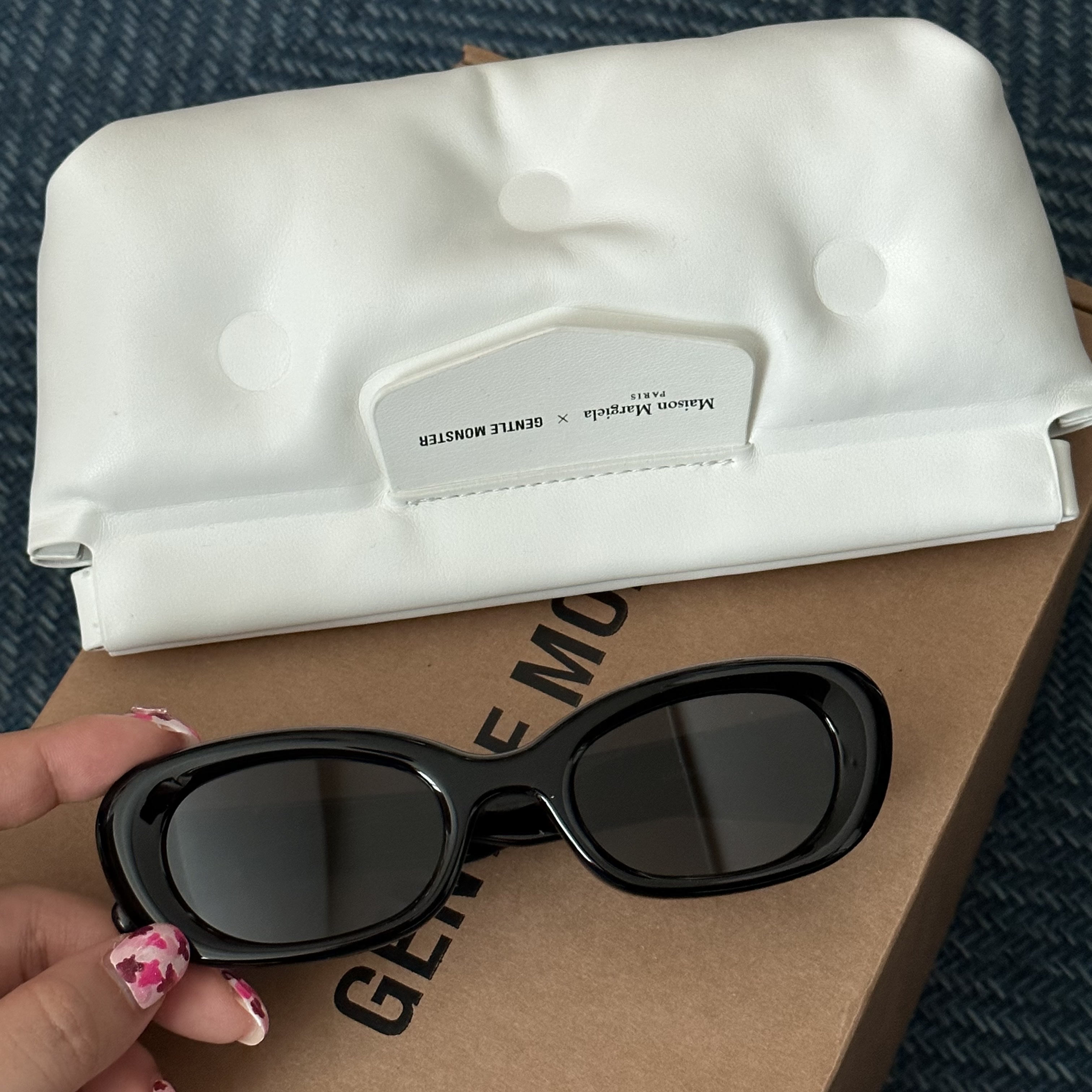Gentle Monster x Maison Margiela MM004 Black Black 착용 스타일 - 1