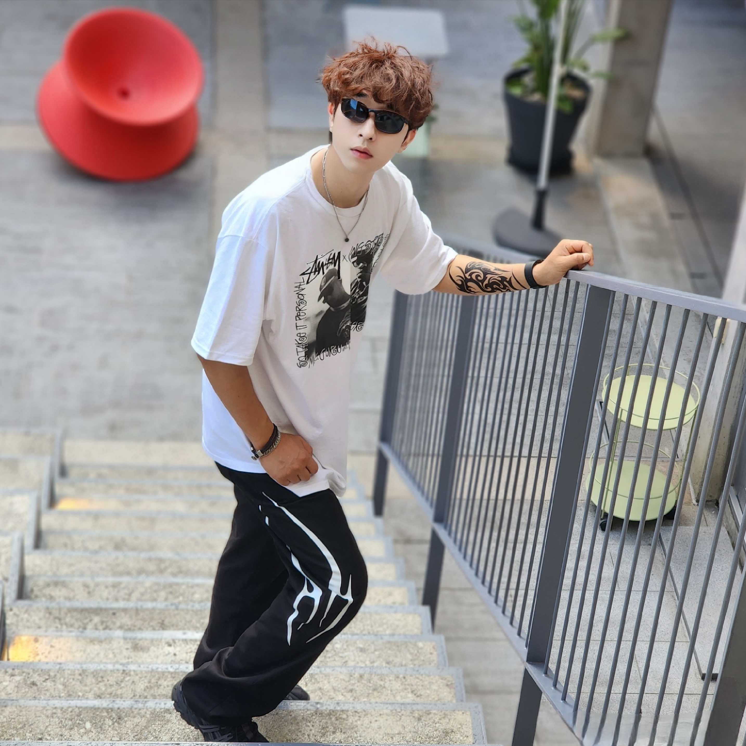Stussy x Gang Starr Take It Personal T-Shirt White, Asics Gel-Sonoma 15-50 Black Obsidian Grey 착용 스타일 - 3
