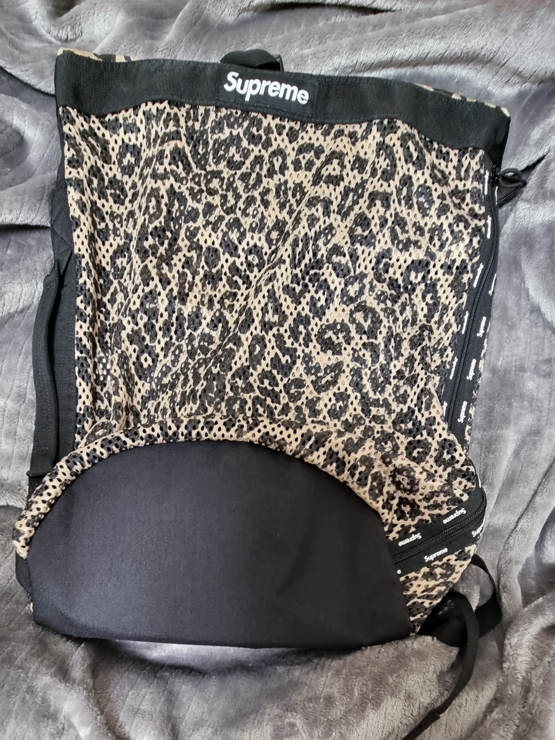 Supreme Mesh Backpack Leopard - 23SS 착용 스타일 - 1