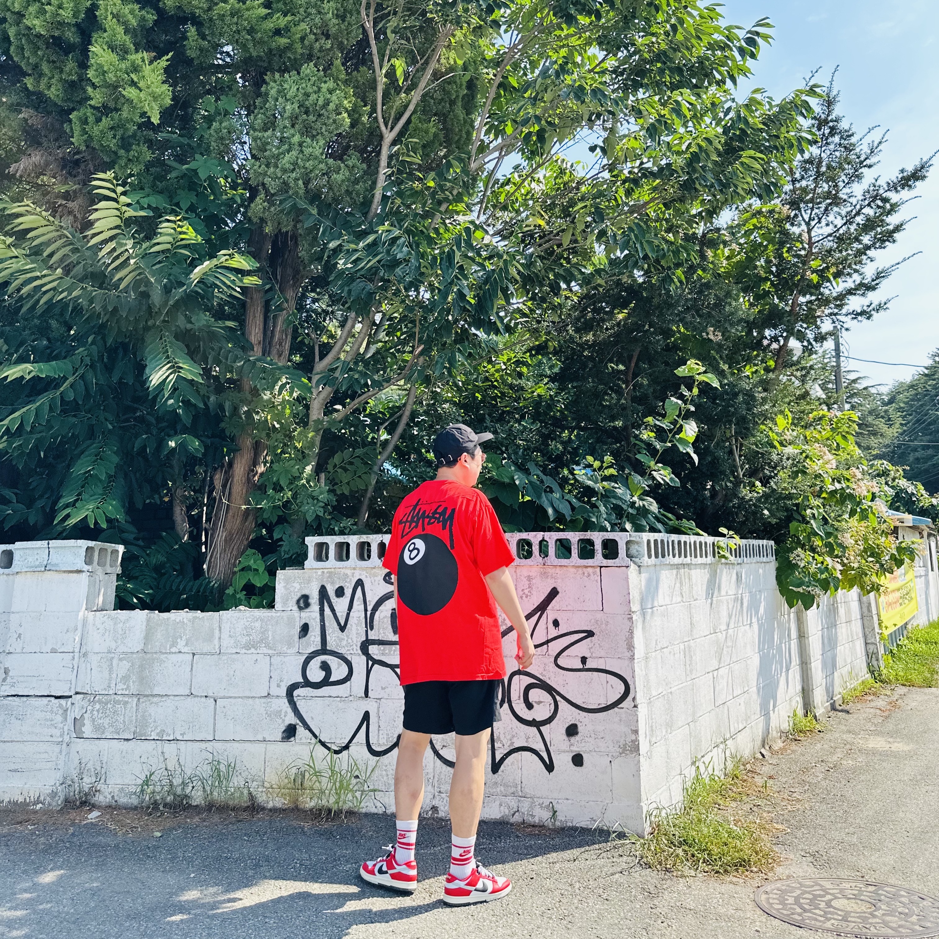 Stussy 8 Ball T-Shirt Red - 22SS, Stussy Big Stock Water Shorts Black 착용 스타일 - 4