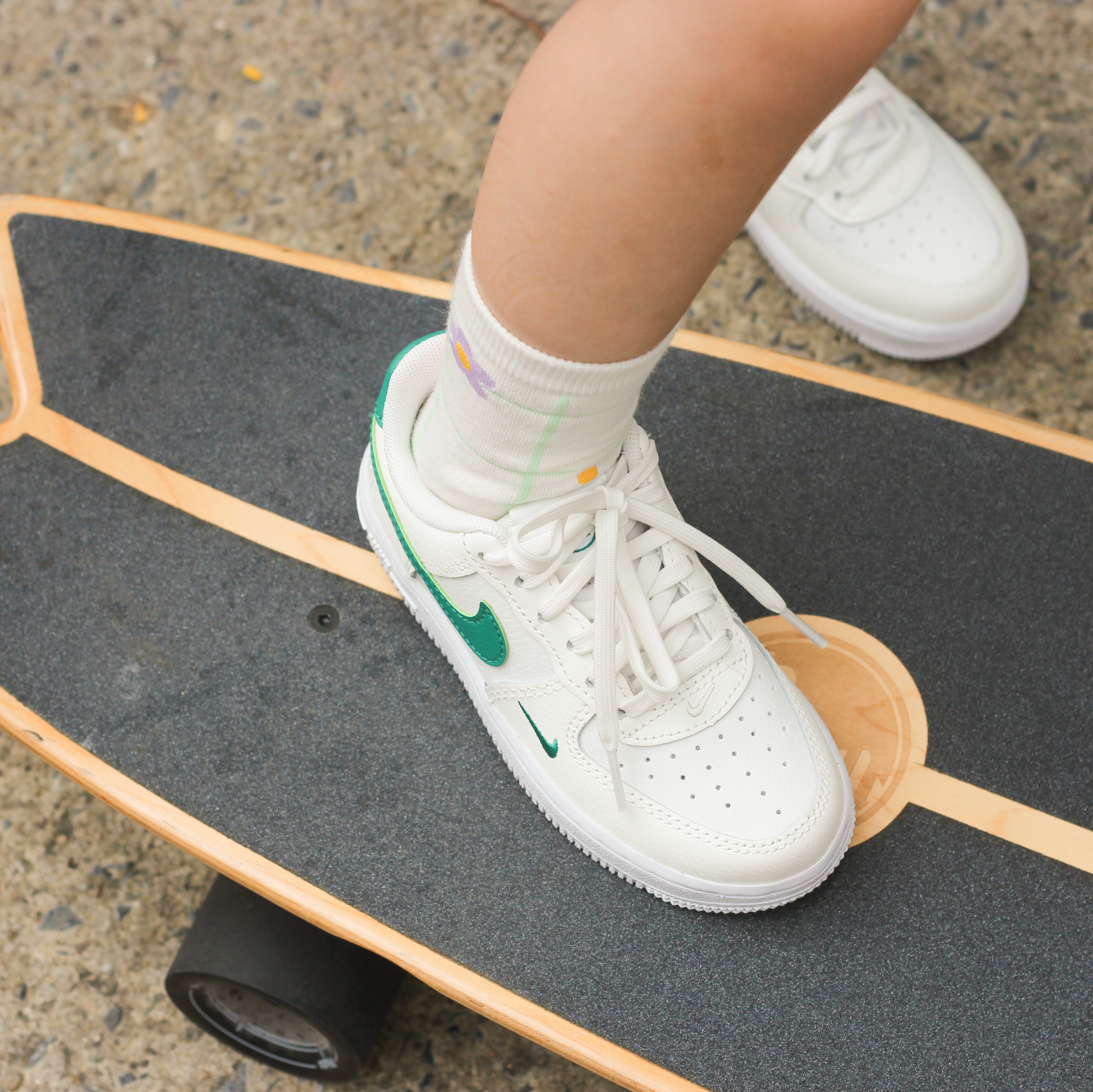 (PS) Nike Air Force 1 Low SE 40th Anniversary Sail Malachite 착용 스타일 - 3