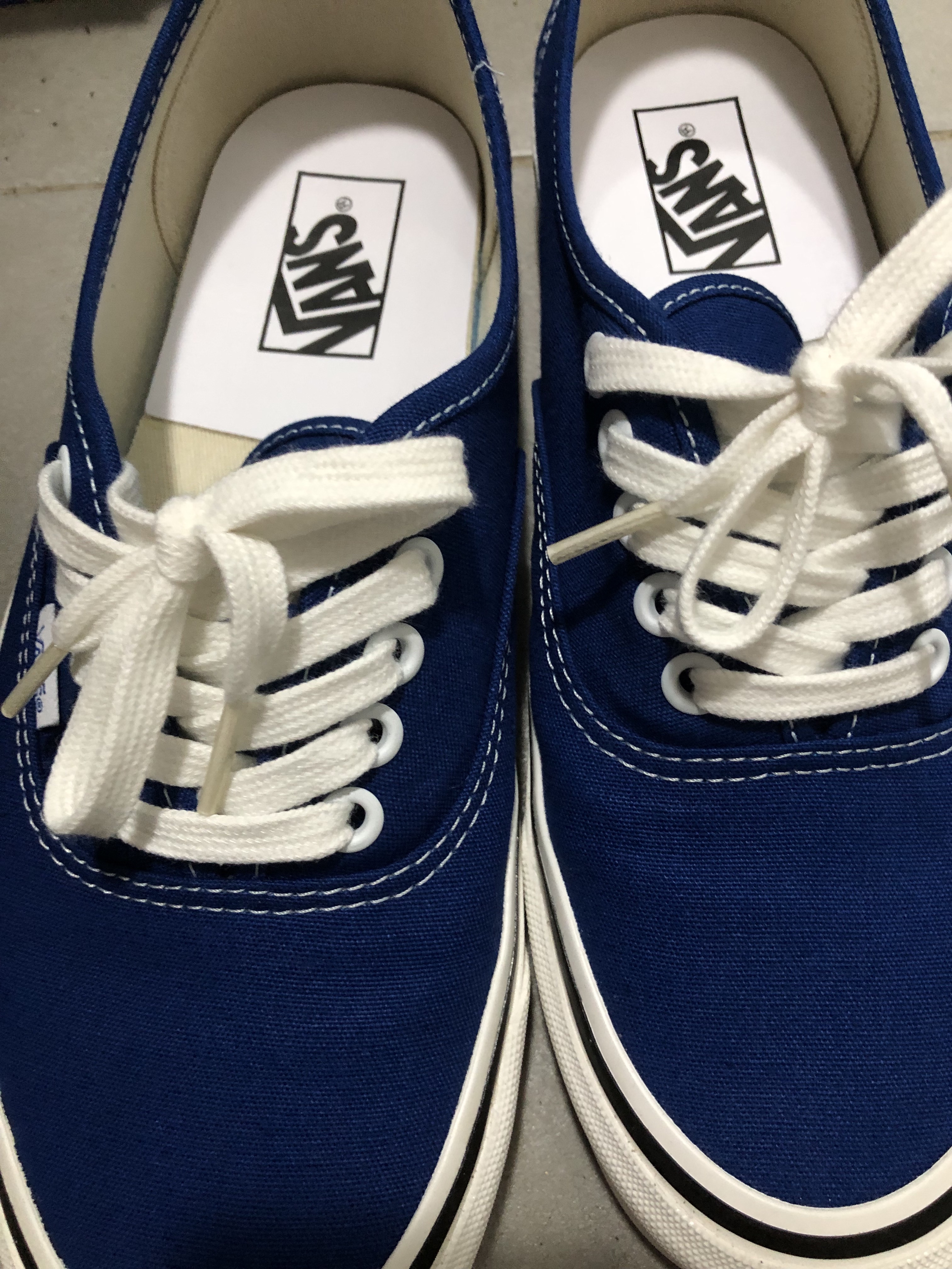 Vans Authentic 44 DX Anaheim Factory Blue 착용 스타일