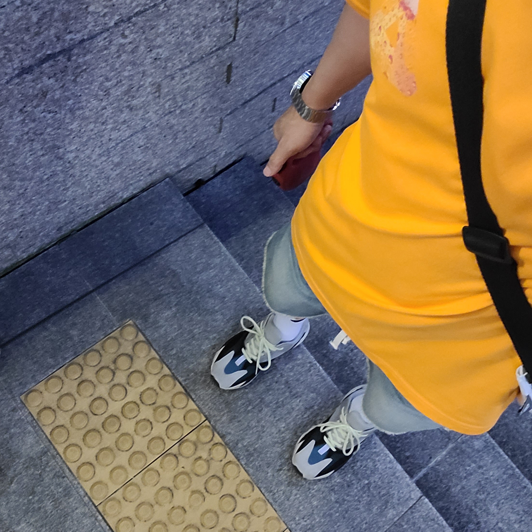 Palace Tri-Lager T-Shirt Orange - 20FW, Adidas Yeezy Boost 700 Wave Runner Solid Grey 2021/2022 착용 스타일