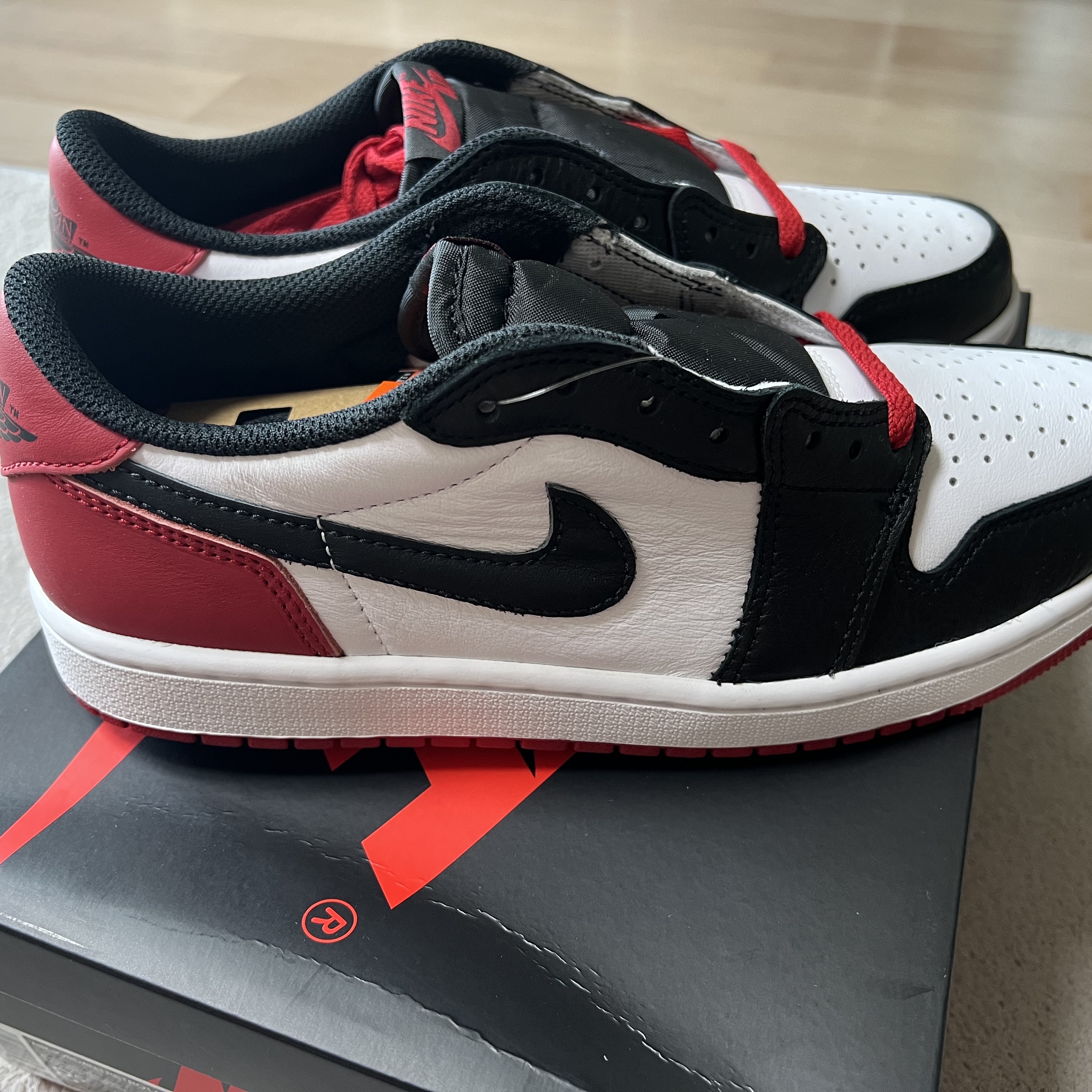 Jordan 1 Retro Low OG Black Toe 착용 스타일 - 4