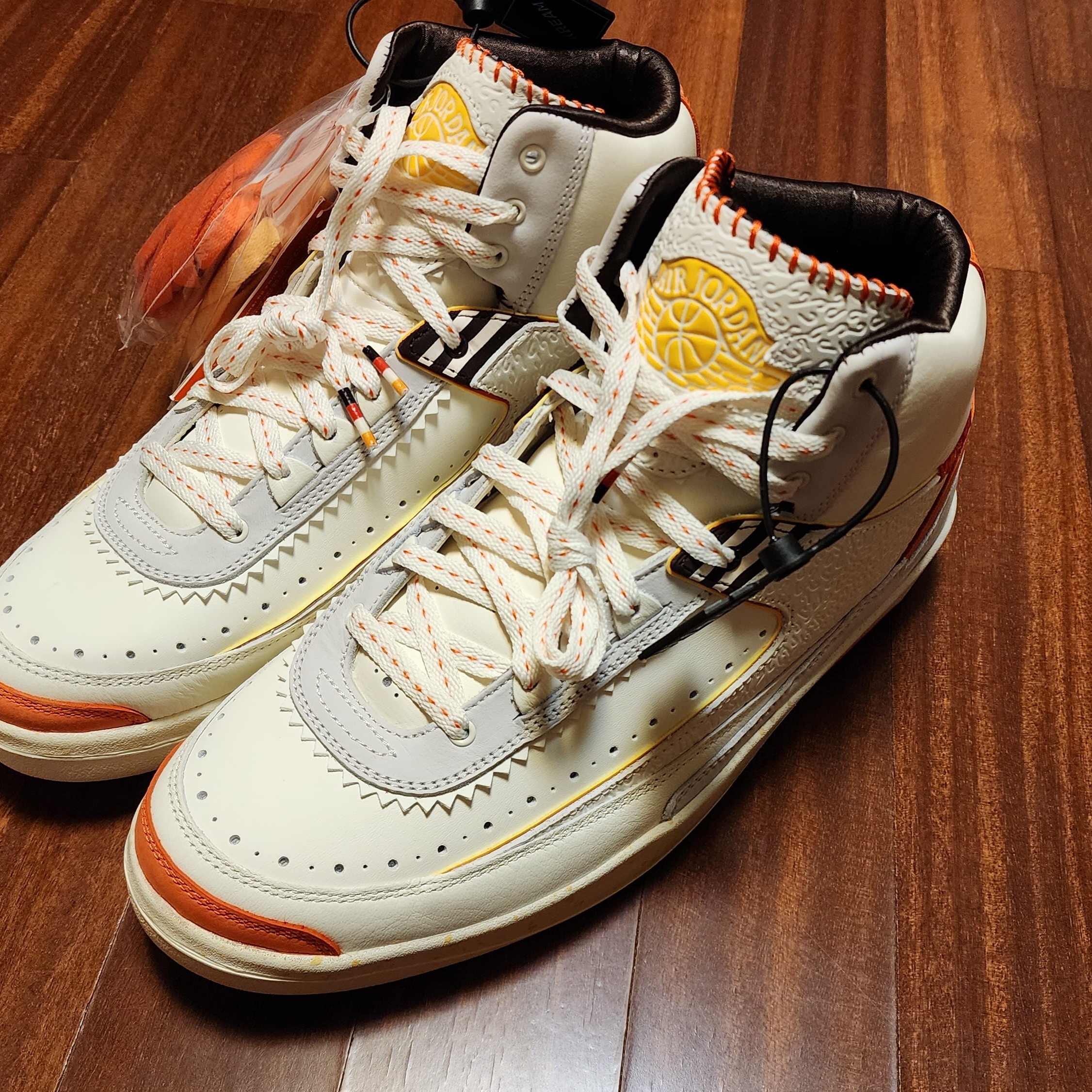 Jordan 2 x Maison Chateau Rouge Retro SP Orange and Sail 착용 스타일 - 1