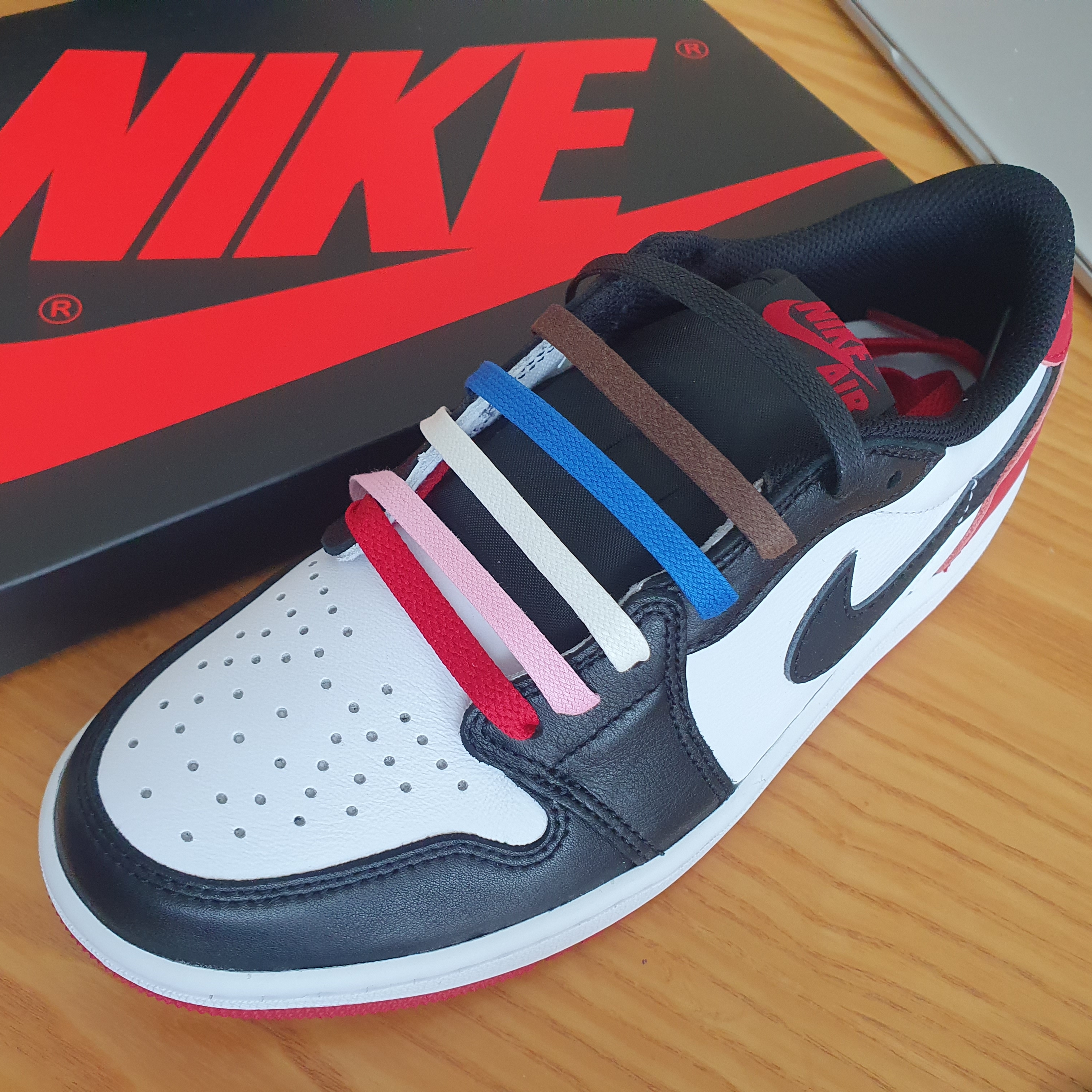 Jordan 1 Retro Low OG Black Toe 착용 스타일 - 1