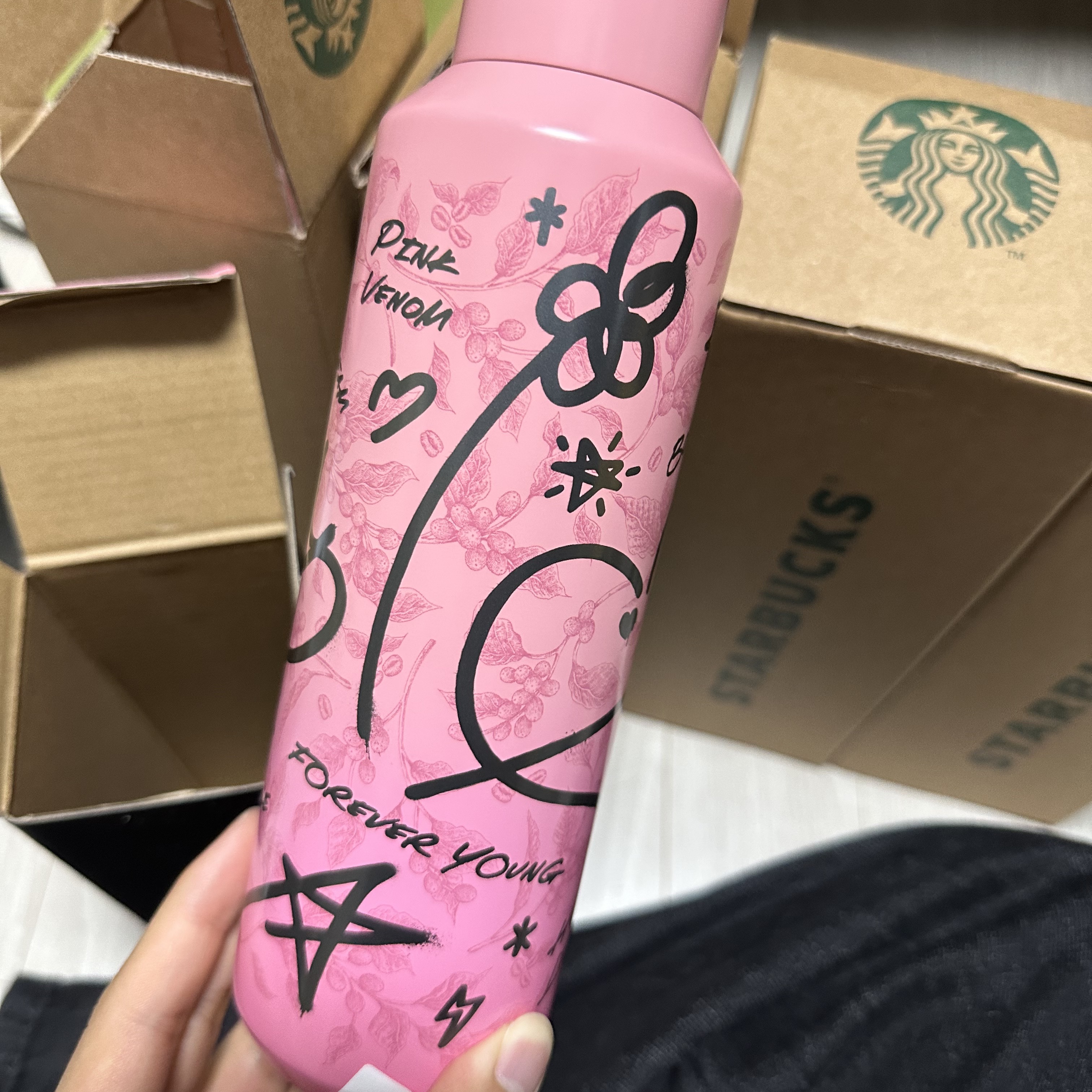 Starbucks x Blackpink SS Water Bottle 591ml 착용 스타일