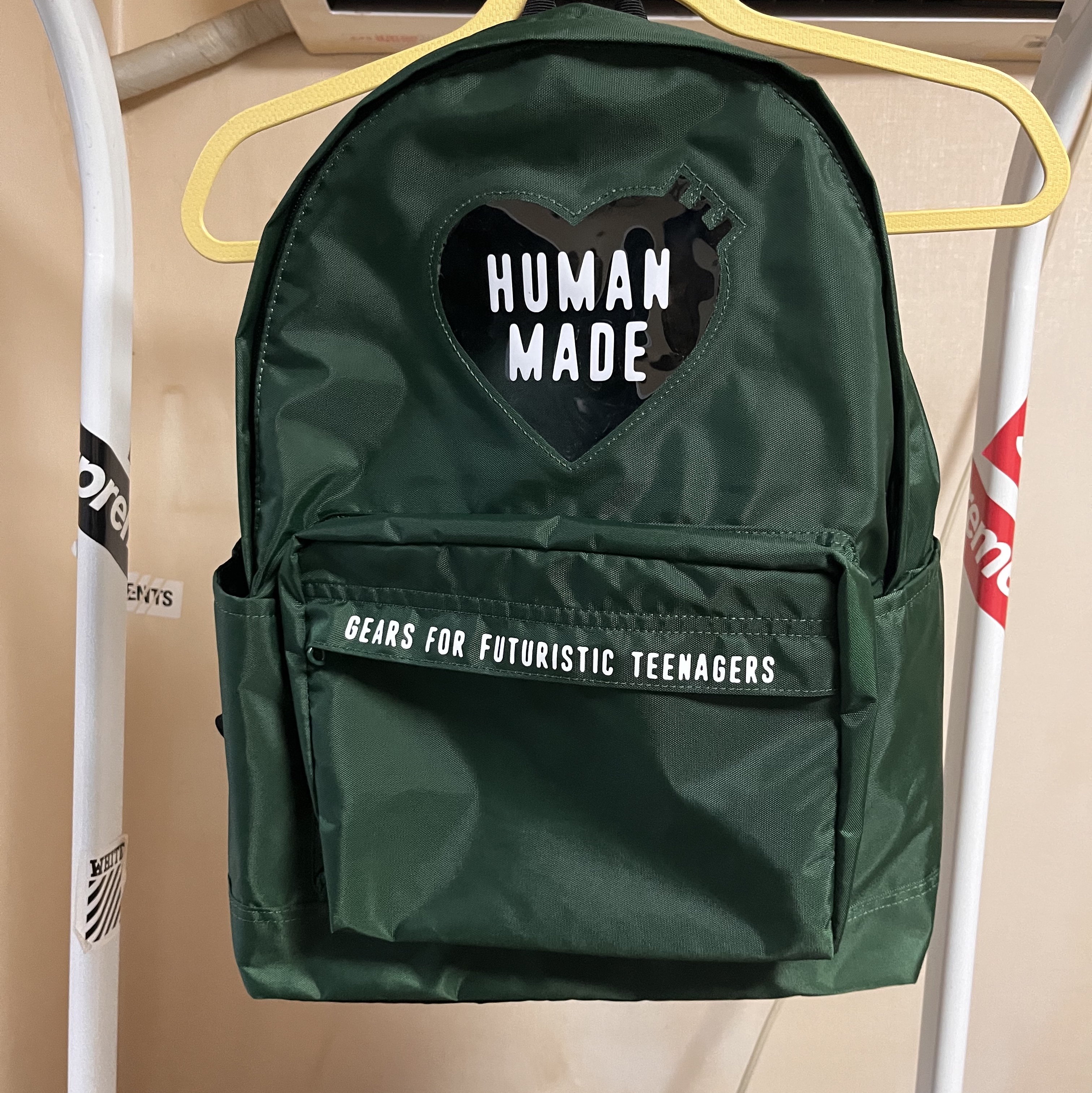 Human Made Nylon Heart Backpack Green 착용 스타일
