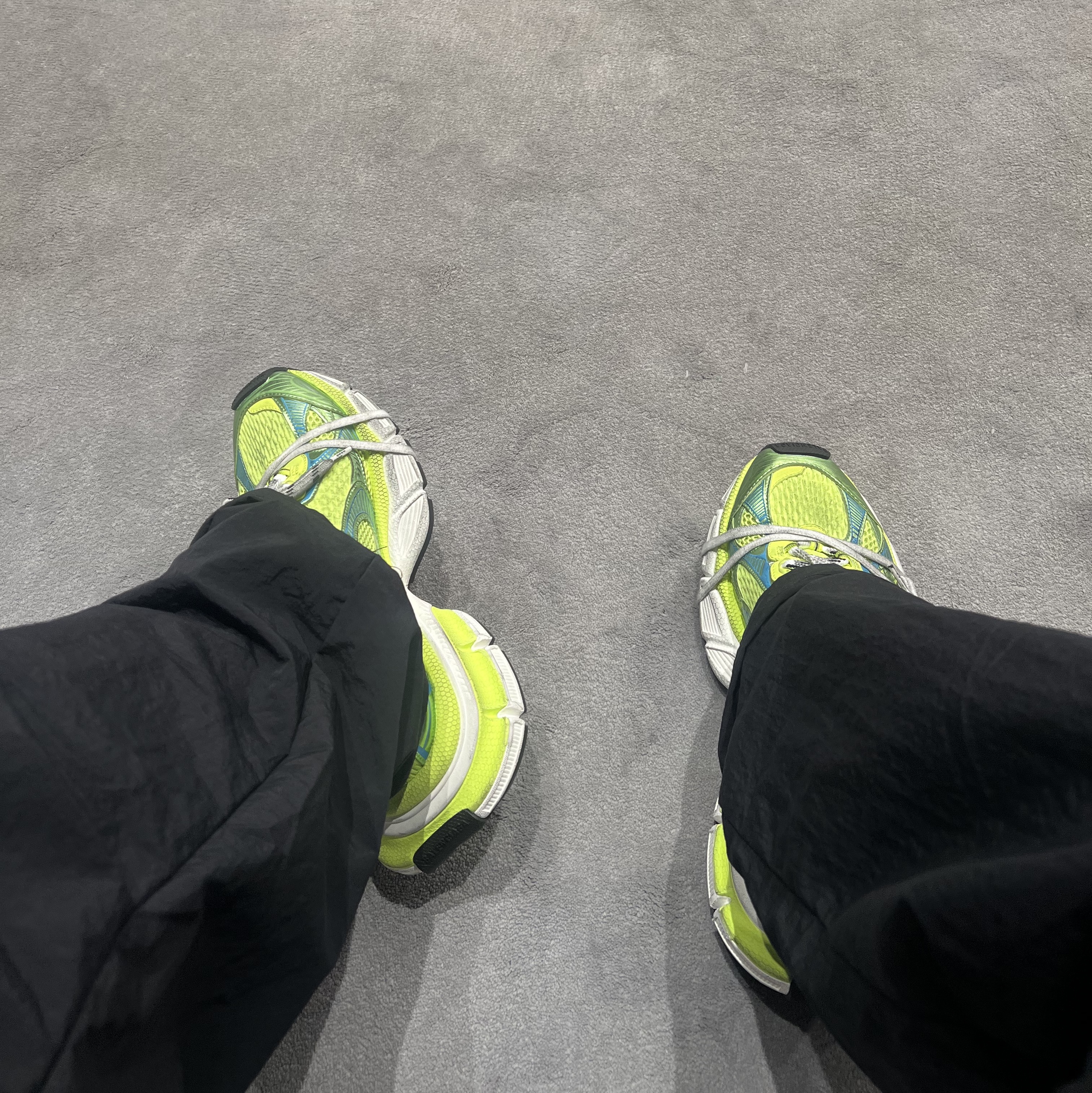 Balenciaga 3XL Sneakers Fluo Yellow, Adidas Yeezy Slide Bone 착용 스타일 - 1