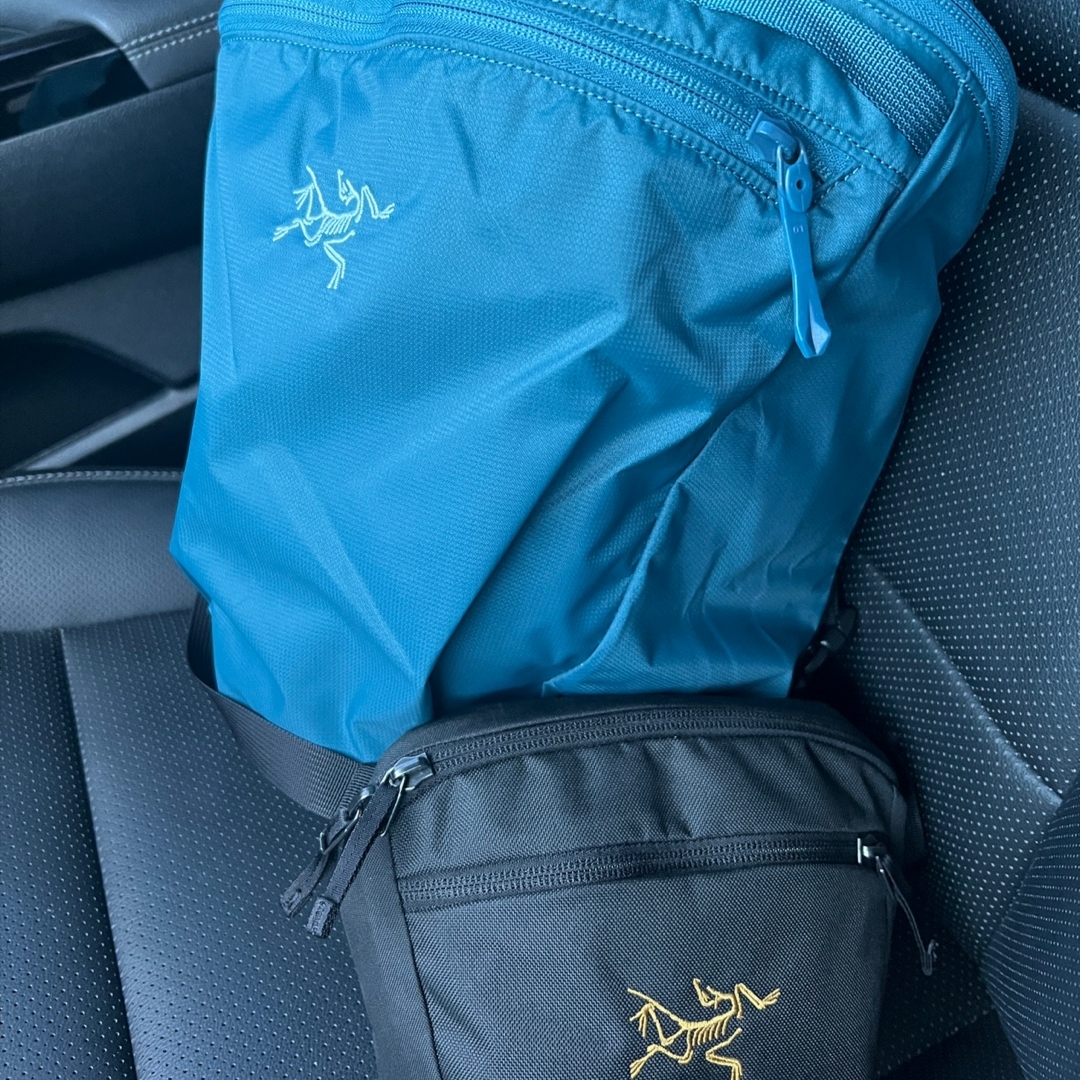 Arc'teryx Heliad 15 Backpack Serene, Arc'teryx Mantis 1 Waistpack Black 착용 스타일