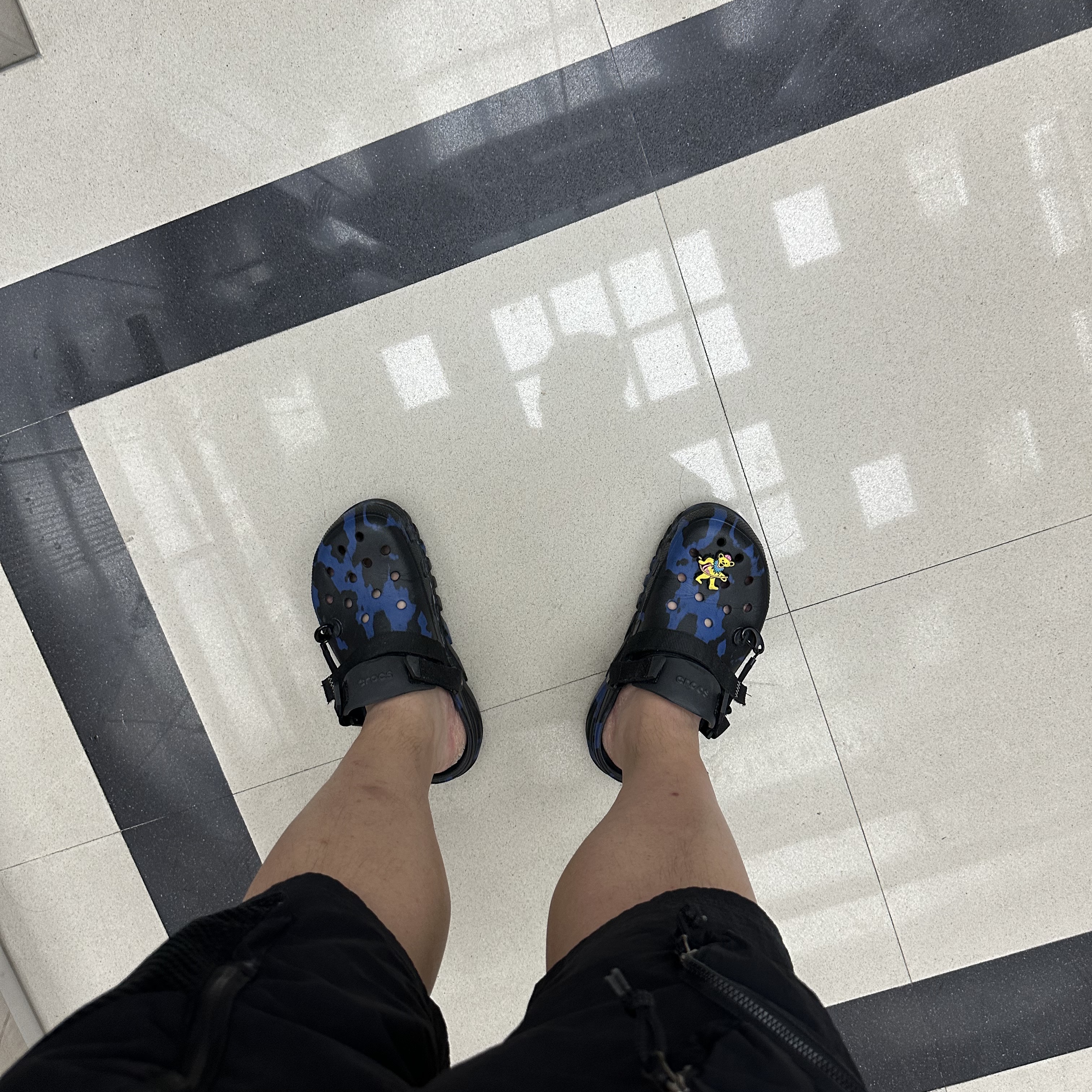 Crocs x Post Malone Duet Max Clog Blue Camo 착용 스타일