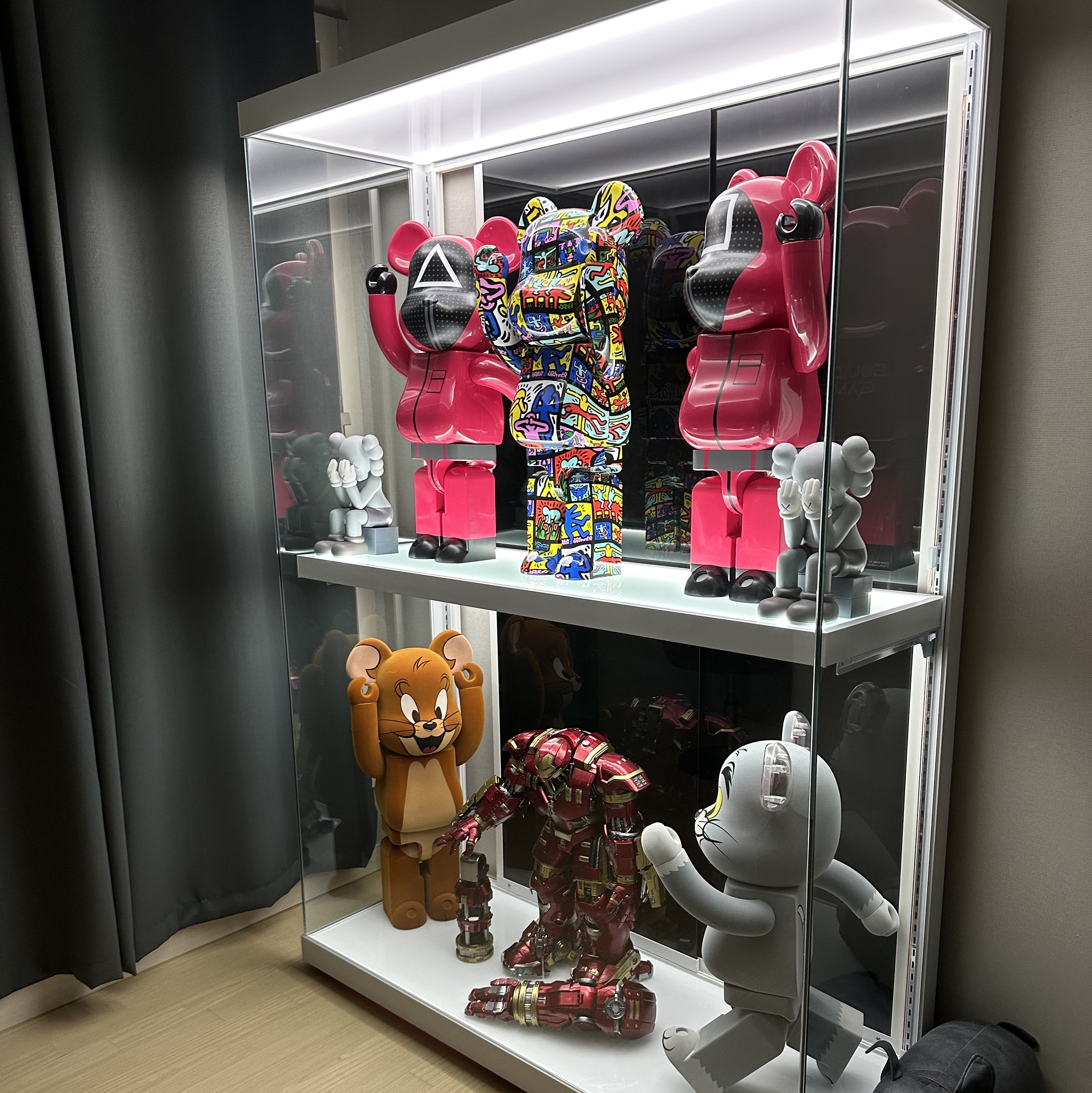 Bearbrick Tom & Jerry Tom Flocky Ver. 1000% 착용 스타일